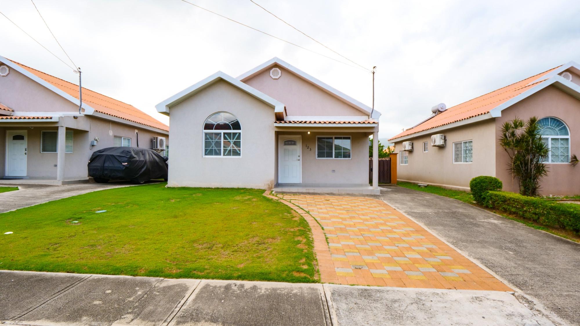 House For Rent: RAY WRIGHT DRIVE, Caymanas Estates | $150,000 photo 7