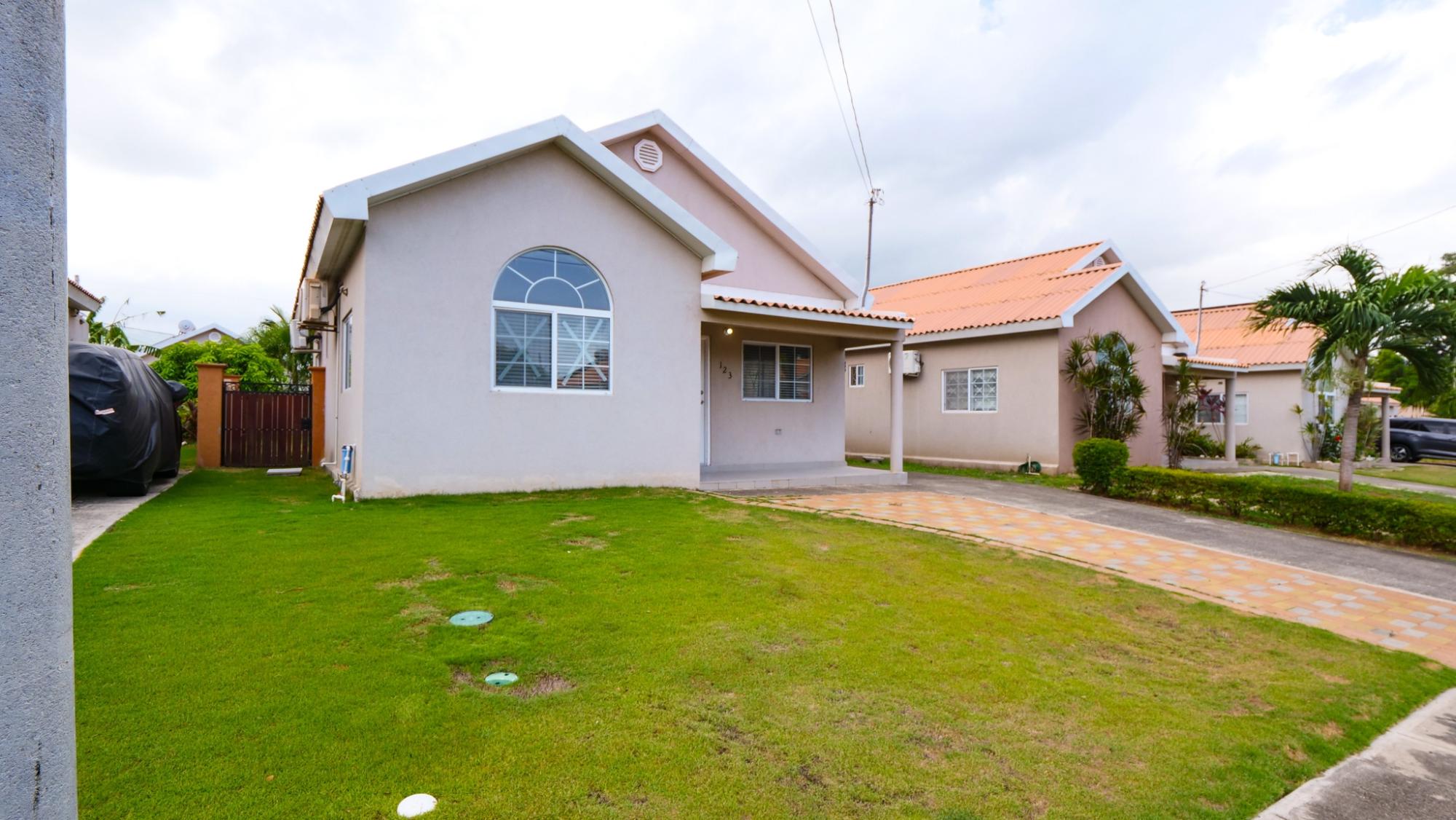 House For Rent: RAY WRIGHT DRIVE, Caymanas Estates | $150,000 photo 8