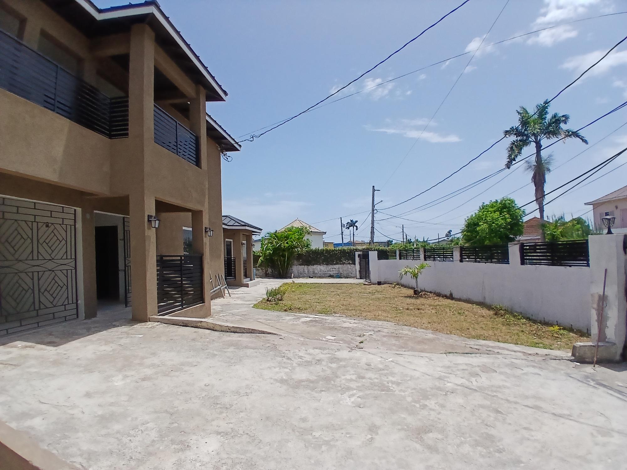 House For Rent: HAMPTON COURT, RUNAWAY BA, Runaway Bay | $1,450 photo 5