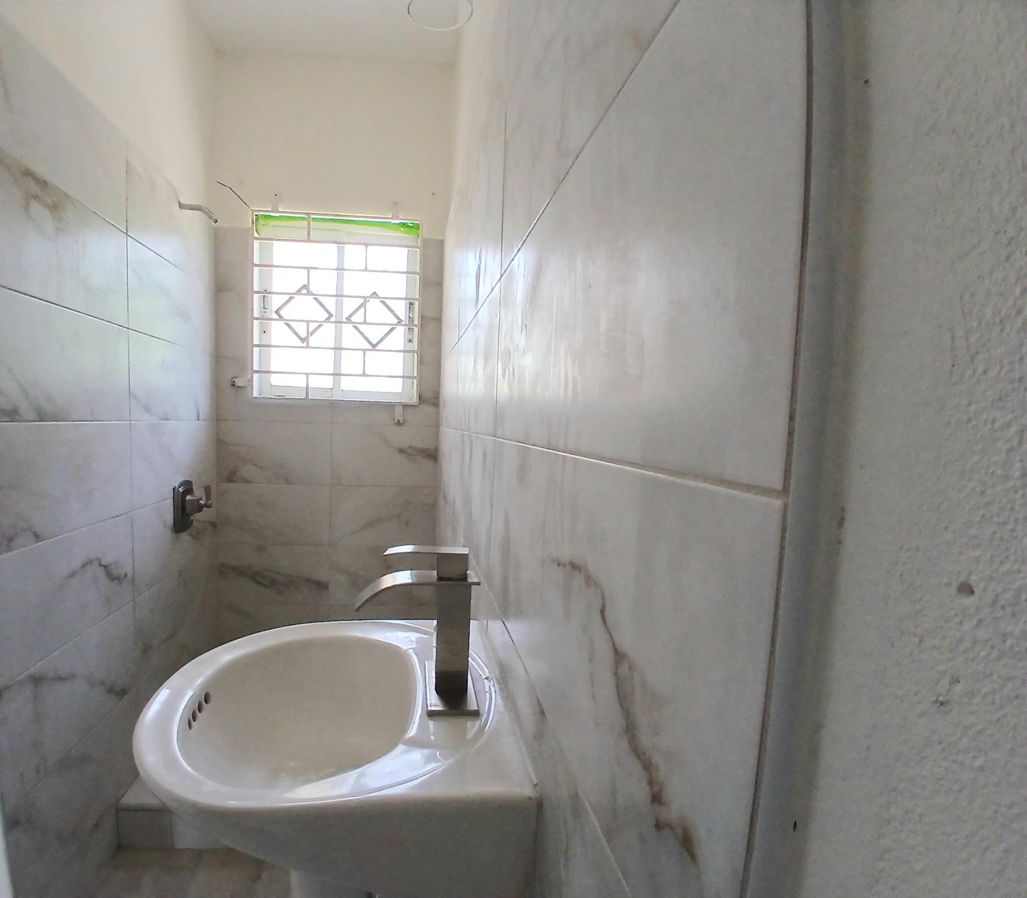House For Rent: HAMPTON COURT, RUNAWAY BA, Runaway Bay | $1,450 photo 9