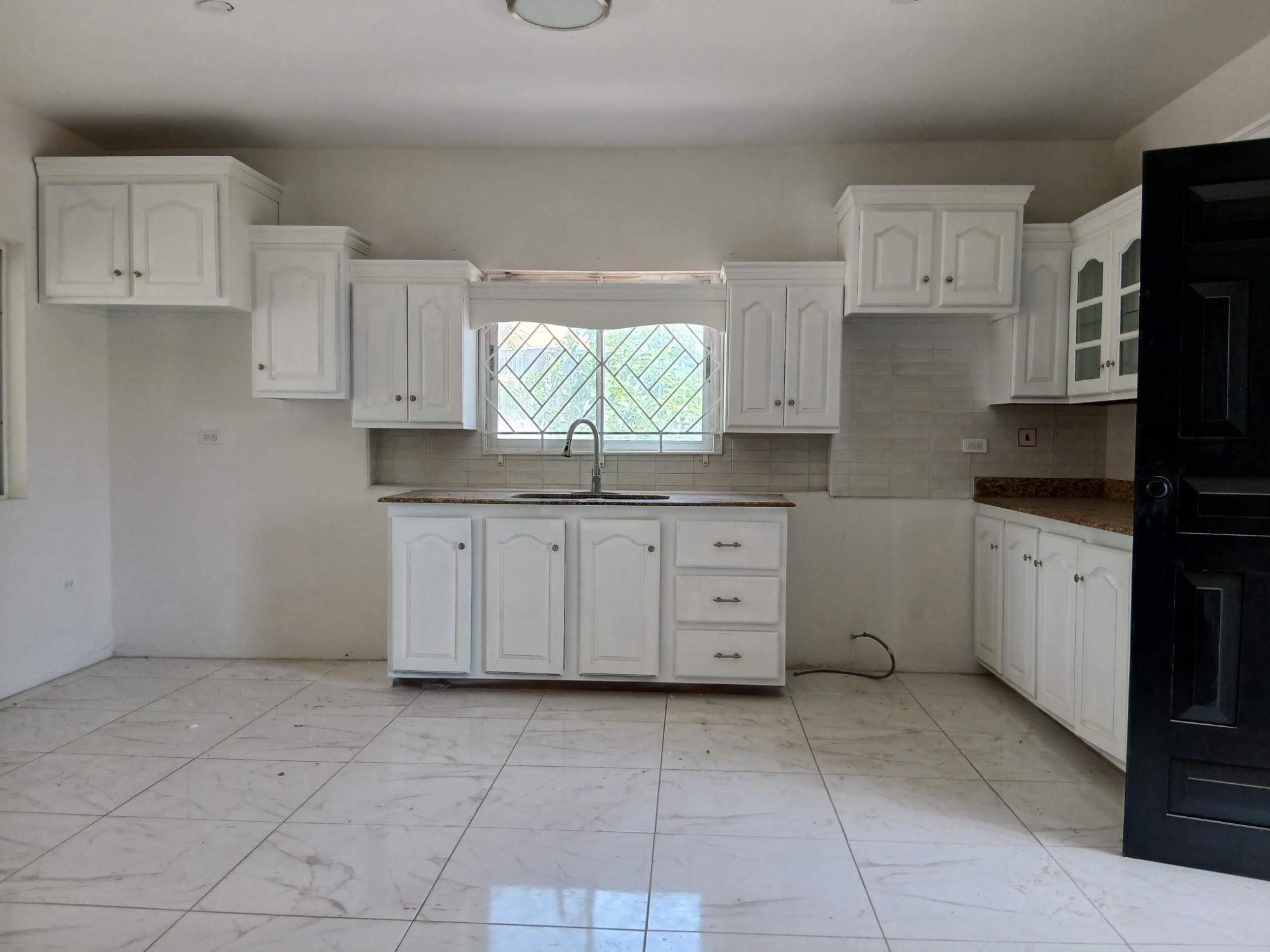 House For Rent: HAMPTON COURT, RUNAWAY BA, Runaway Bay | $1,450 photo 12