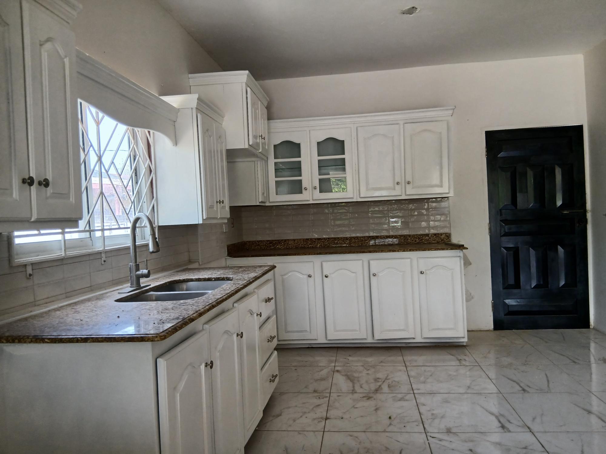 House For Rent: HAMPTON COURT, RUNAWAY BA, Runaway Bay | $1,450 photo 13