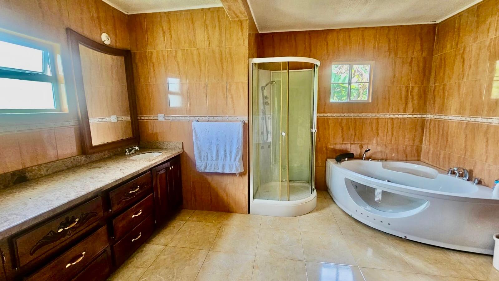 Apartment For Rent: HIBISCUS GARDENS, Hibiscus Gardens | $1,200 photo 4