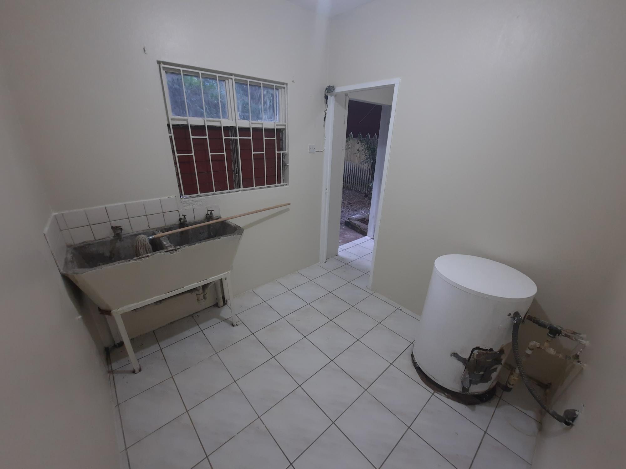 Townhouse For Rent: LONG LANE, Kingston 9 | $210,000 photo 2