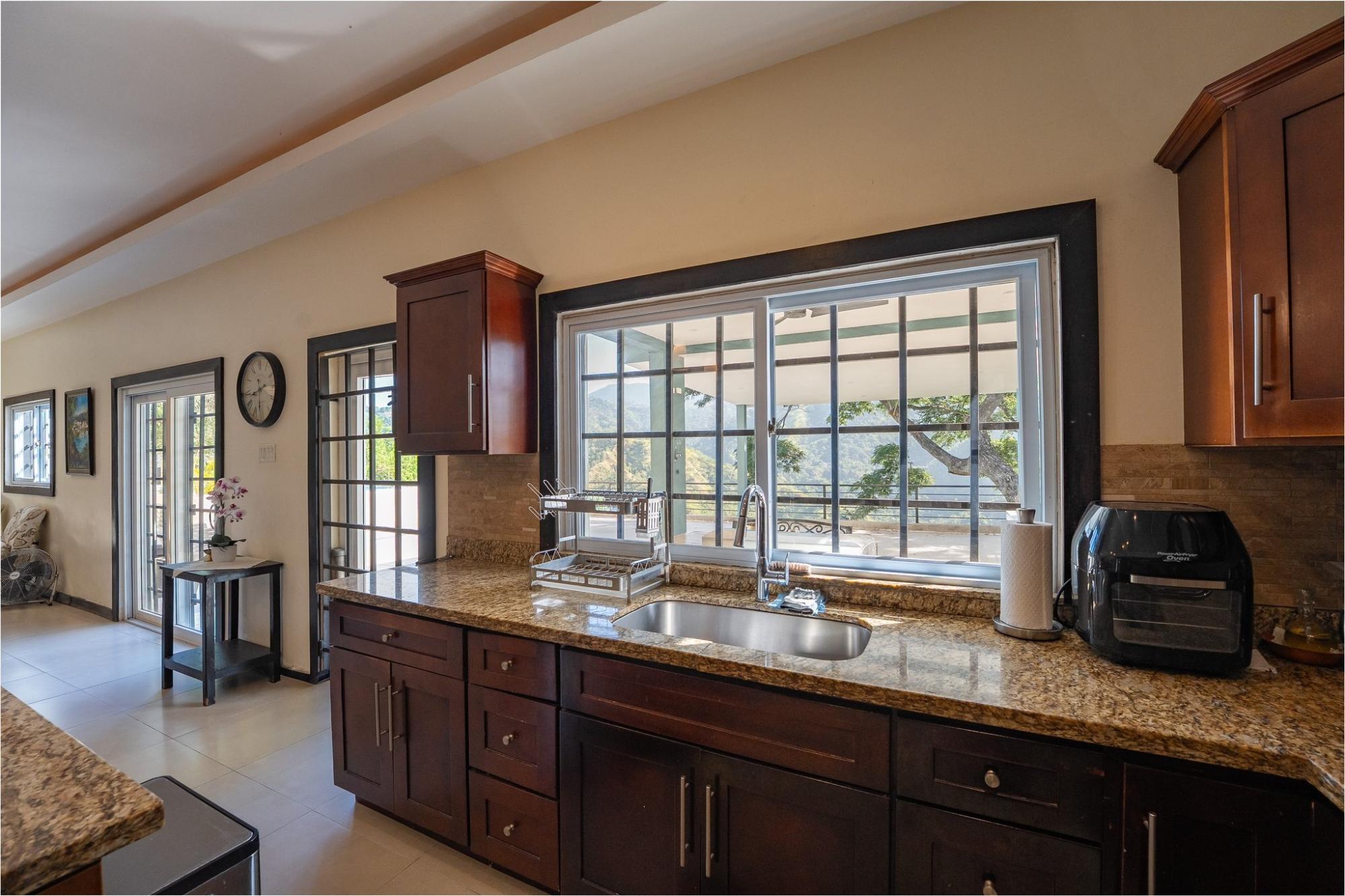 House For Sale: SKYLINE DRIVE, Kingston 6 | $2,200,000 photo 8