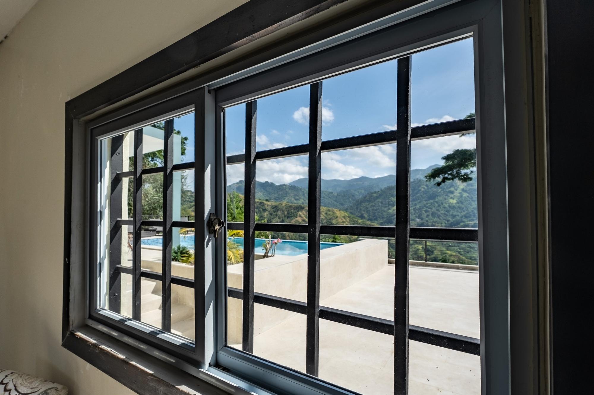 House For Sale: SKYLINE DRIVE, Kingston 6 | $2,200,000 photo 13