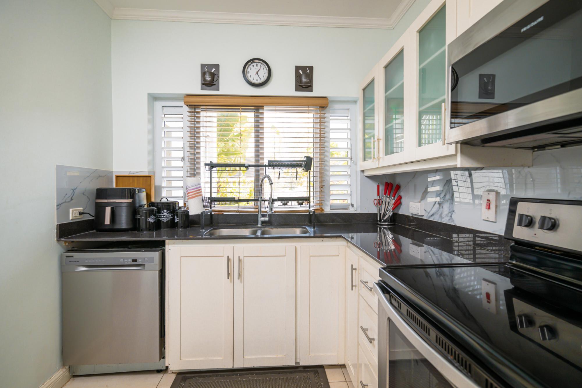 Apartment For Sale: FERNCOURT APARTMENT, Richmond | $360,000 photo 17