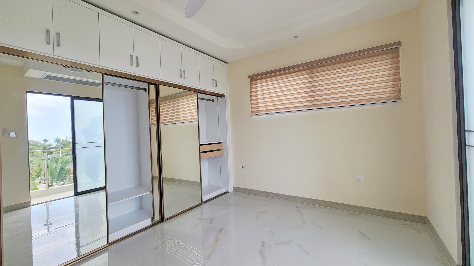 Apartment For Sale: PARADISIAC BEACH CLUB, Richmond | $450,000 photo 8