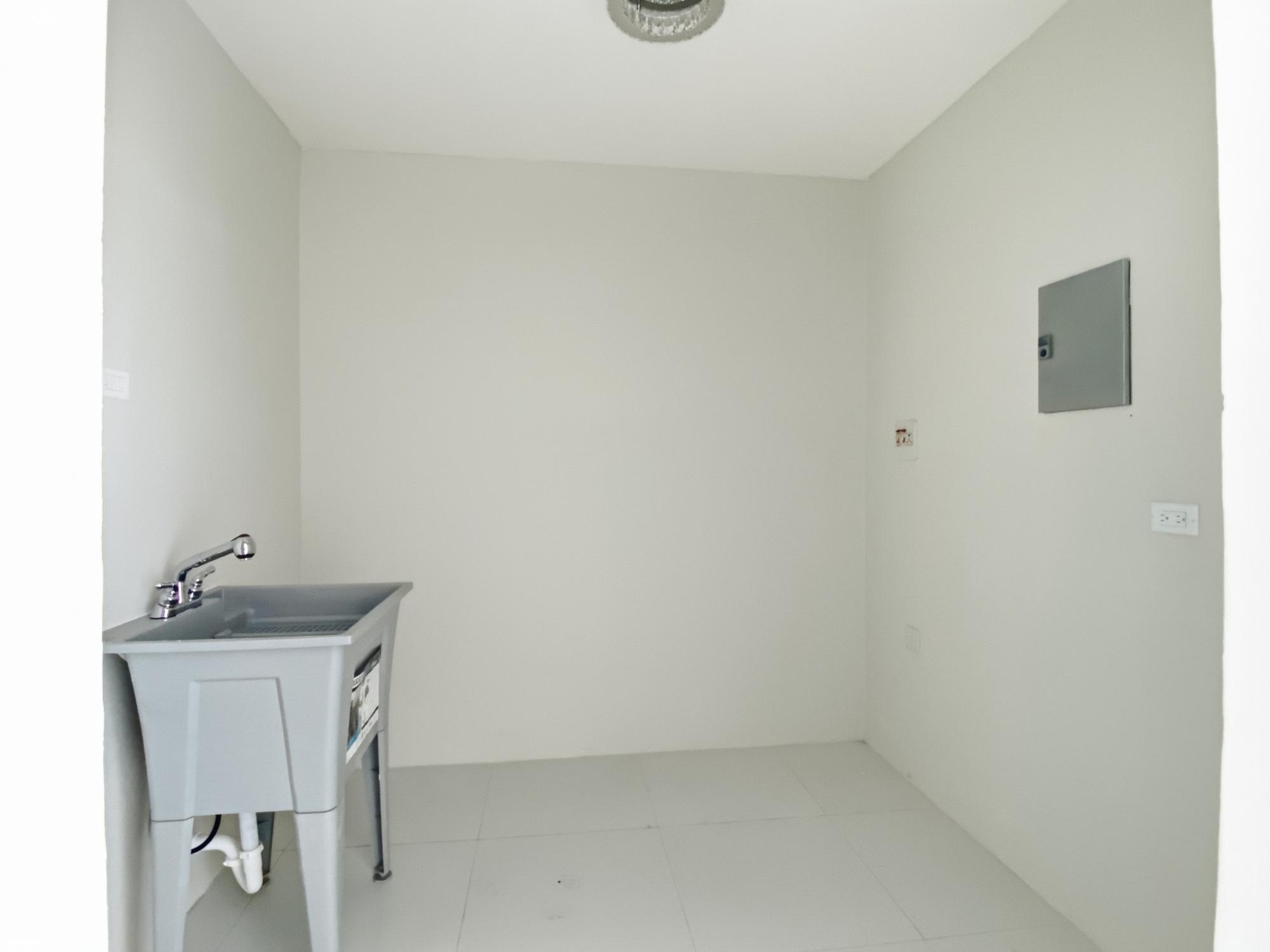 Apartment For Rent: RENFREW ROAD, COURTLEIGH, Kingston 5 | $2,000 photo 5