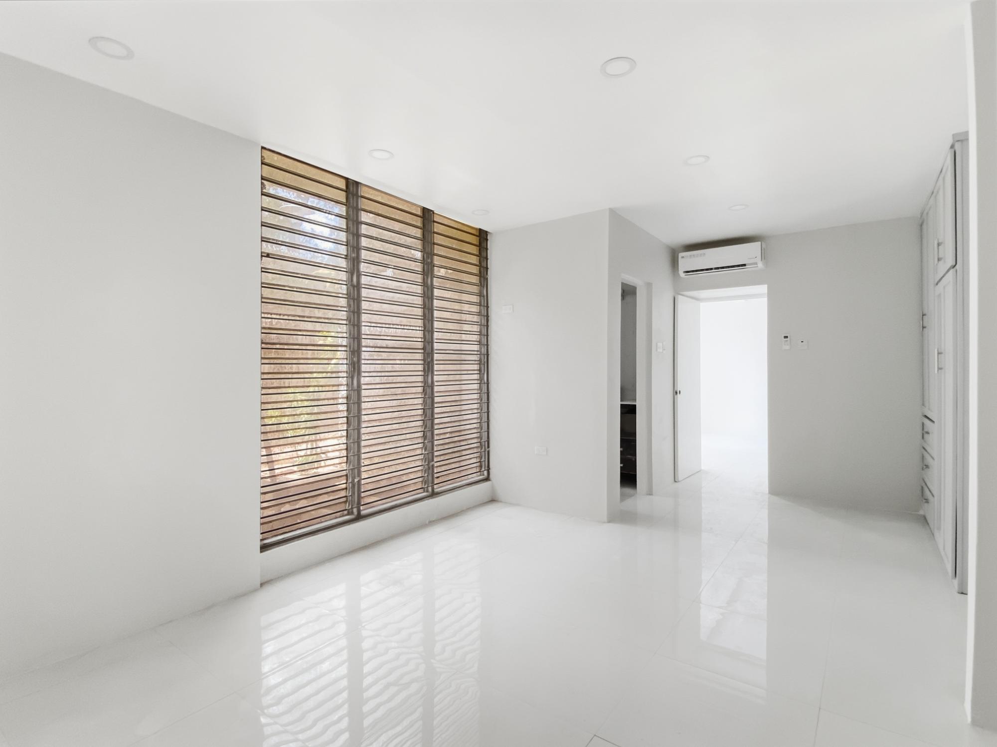 Apartment For Rent: RENFREW ROAD, COURTLEIGH, Kingston 5 | $2,000 photo 9