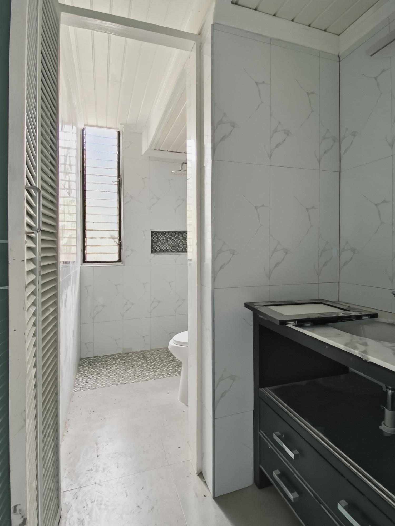 Apartment For Rent: RENFREW ROAD, COURTLEIGH, Kingston 5 | $2,000 photo 10