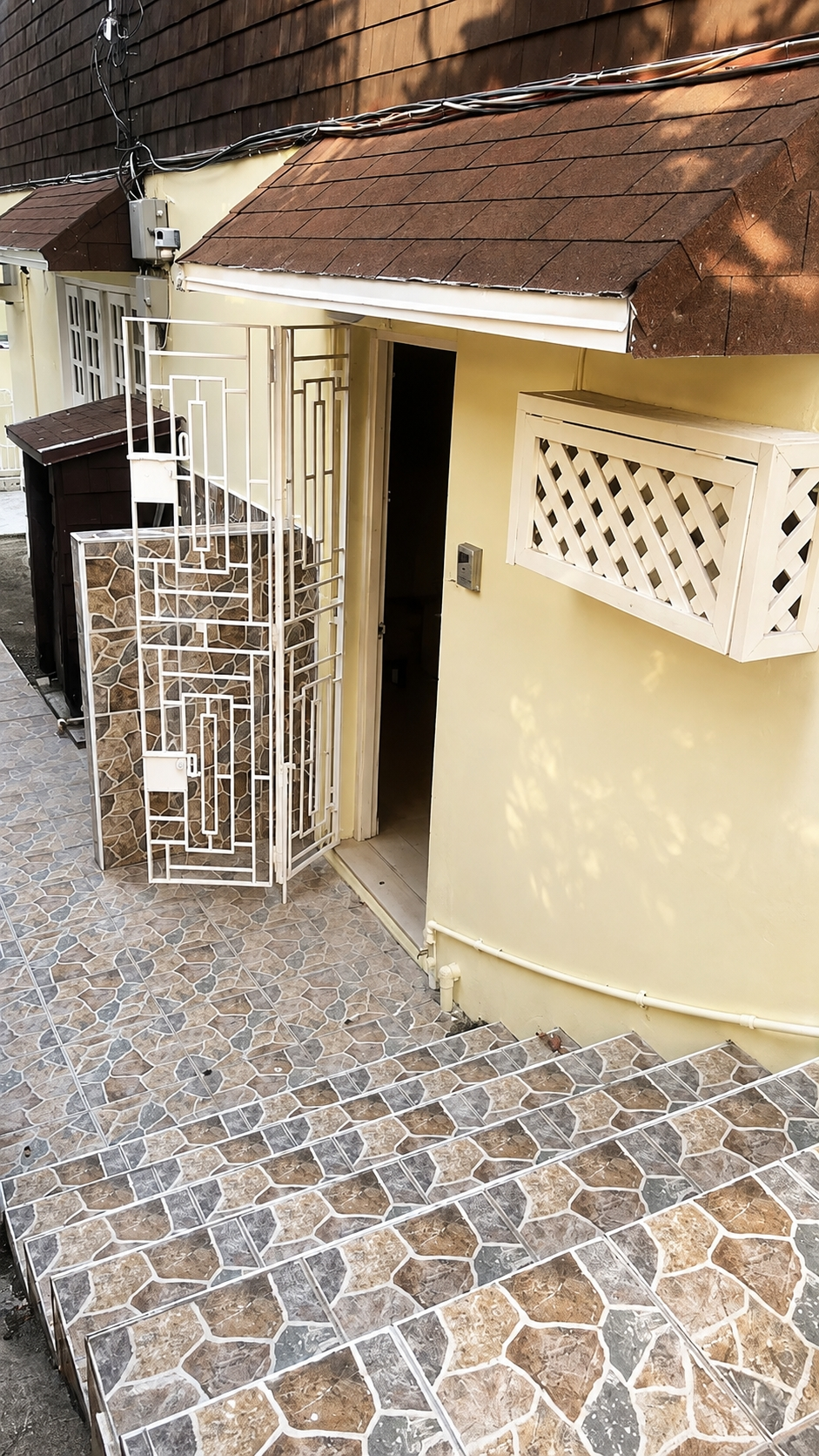 Apartment For Rent: SANDHURST CRESCENT, Kingston 6 | $945 photo 3