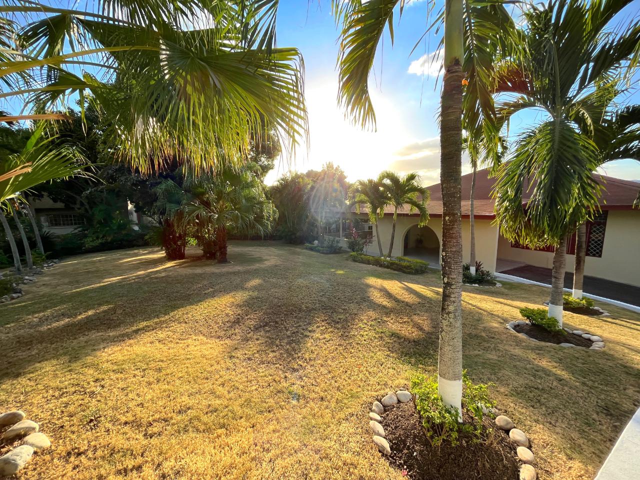 House For Rent: SUNSET AVENUE, Kingston 8 | $4,500 photo 3
