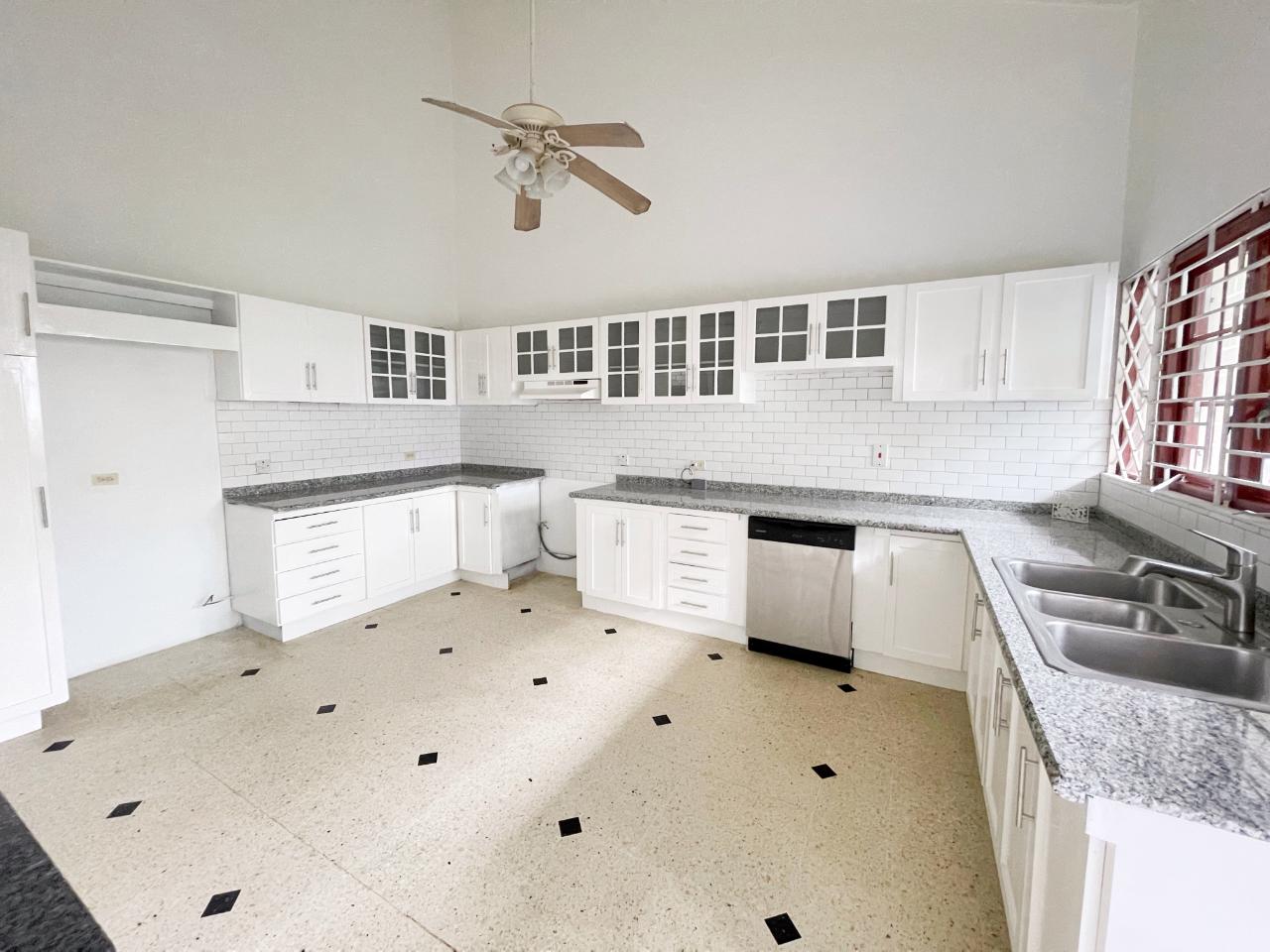 House For Rent: SUNSET AVENUE, Kingston 8 | $4,500 photo 12