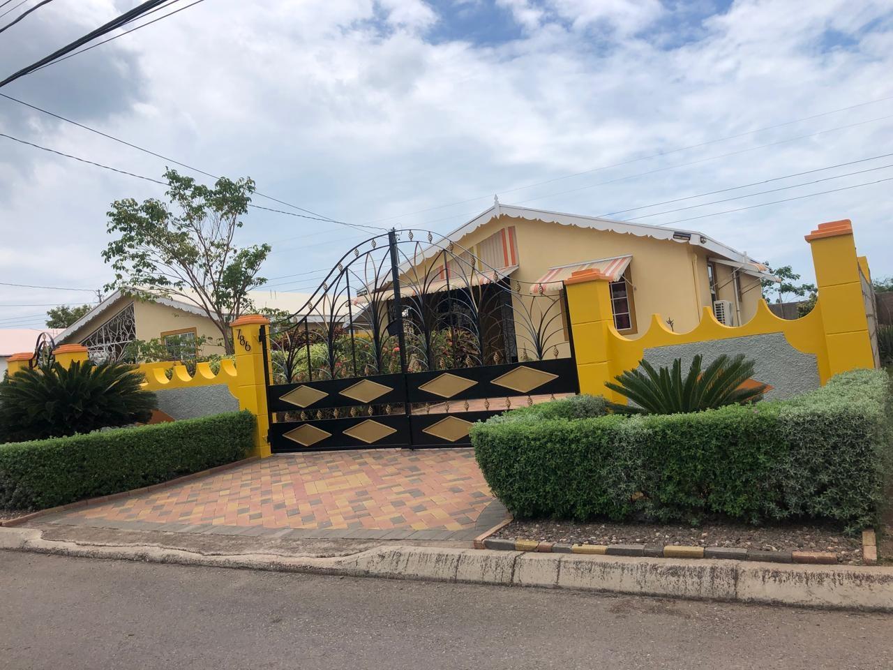 House For Rent: MODELLE CRESCENT, Old Harbour | $102,000 photo 2