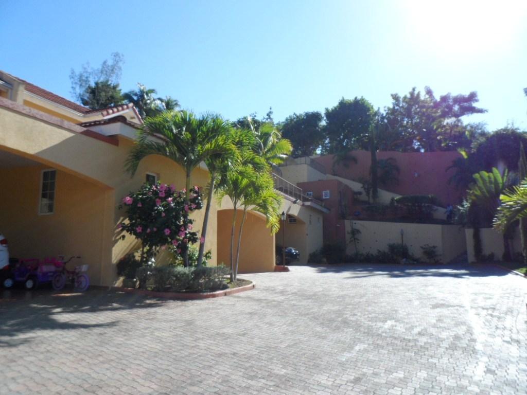 Townhouse For Rent: UPPER MELWOOD AVENUE, Kingston 8 | $2,900