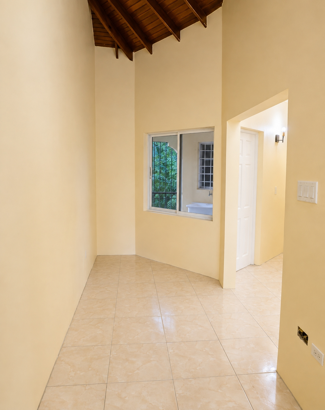 Apartment For Rent: ST. ALBANS CLOSE, Green Acres | $60,000 photo 5