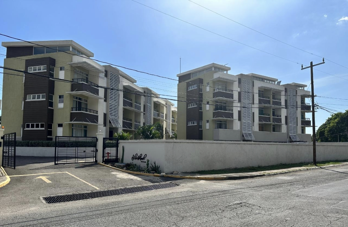 Apartment For Rent: 1 QUEENSBURY DRIVE, Kingston 19 | $150,000