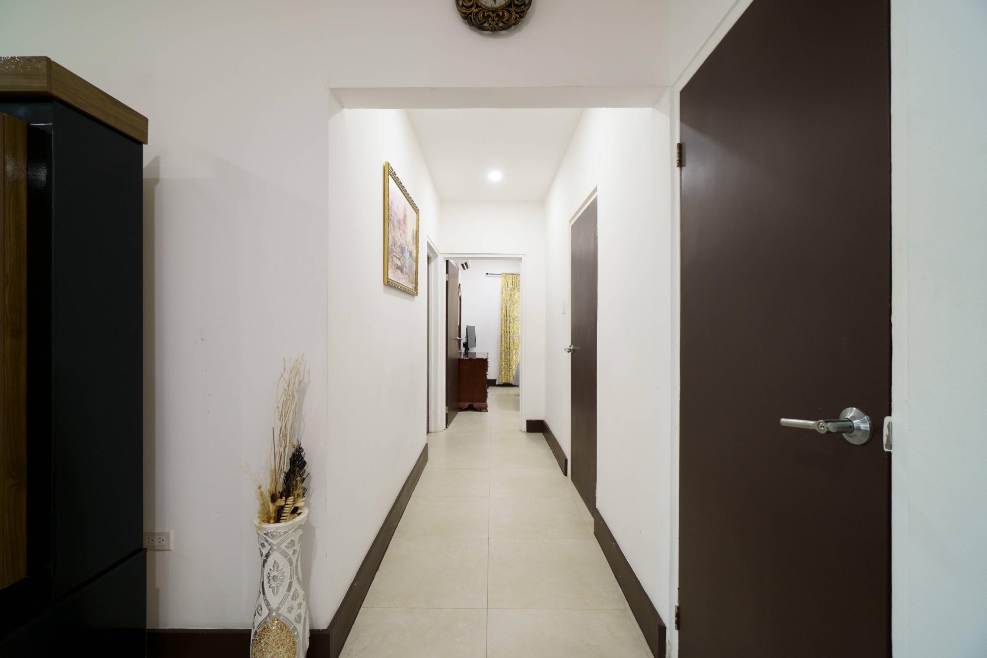 Apartment For Rent: CARDIFF HALL, THE PALAZZO, Runaway Bay | $1,500 photo 22