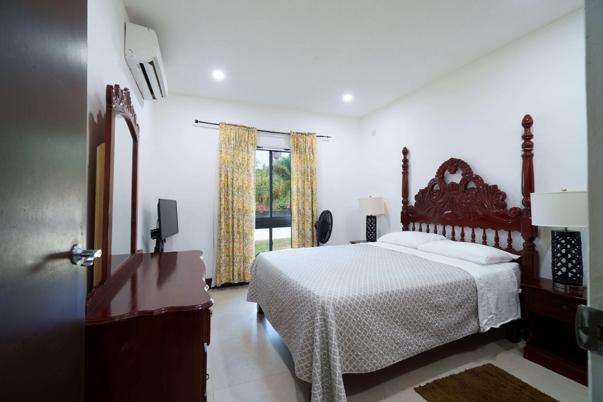 Apartment For Rent: CARDIFF HALL, THE PALAZZO, Runaway Bay | $1,500 photo 24