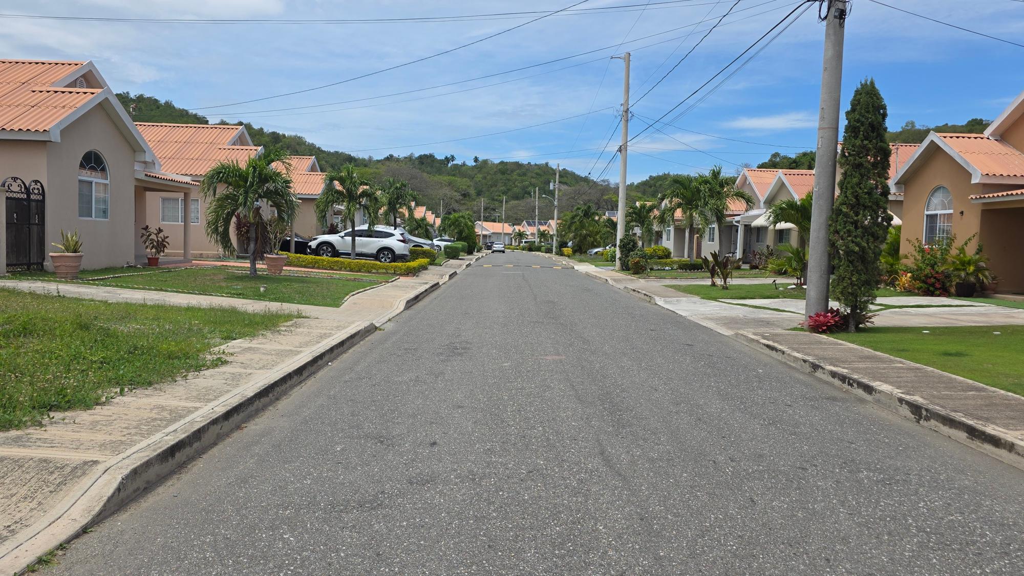 House For Rent: TRIVION RING, CAYMANAS ES, Caymanas Estates | $170,000 photo 3