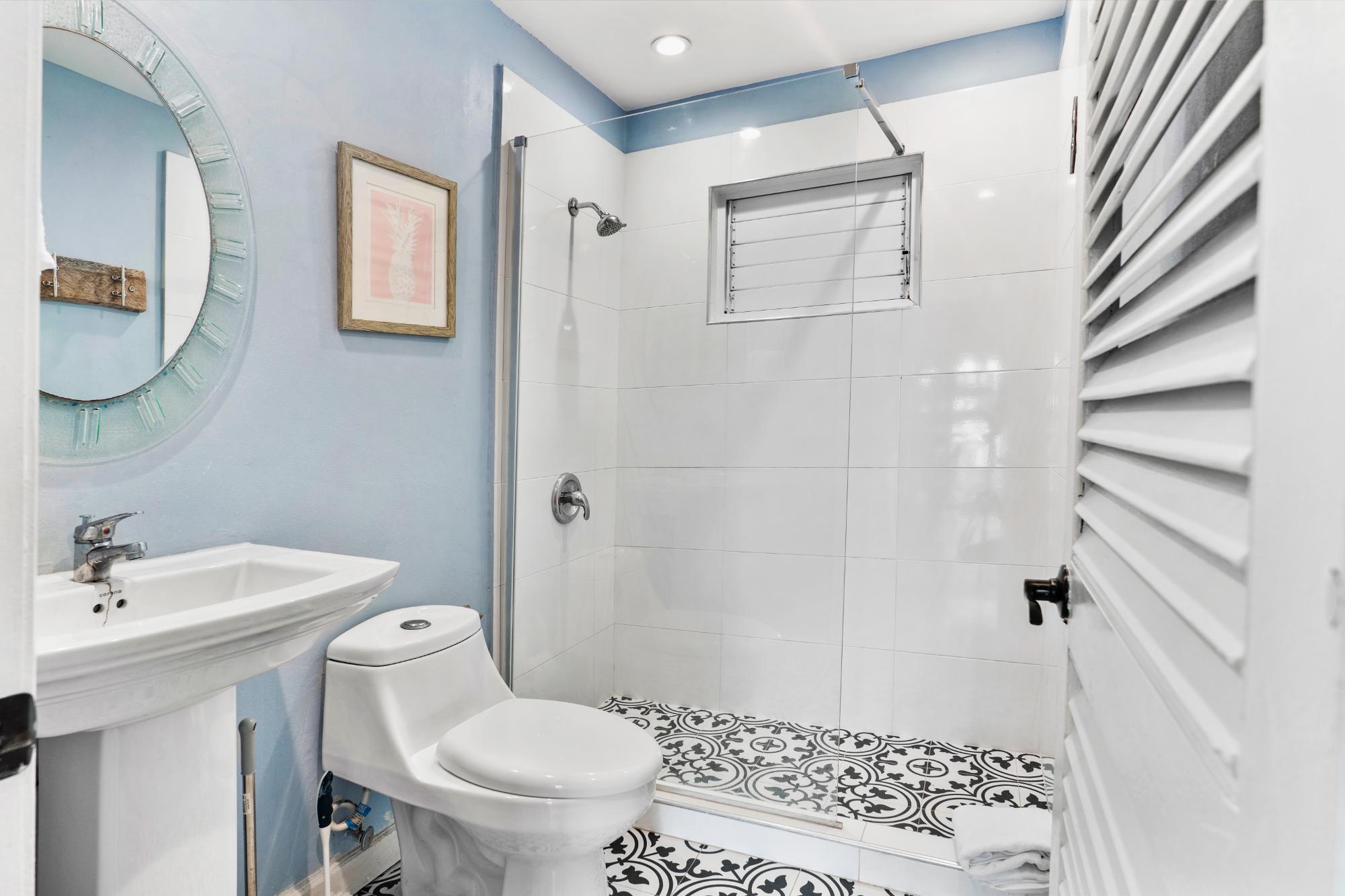 Apartment For Sale: CHRISANNS BEACH RESORT, Tower Isle | $375,000 photo 10