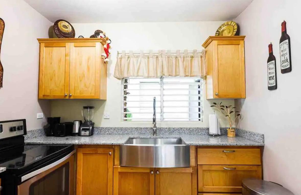 Apartment For Rent: WELLINGTON DRIVE, Kingston 6 | $170,000 photo 7
