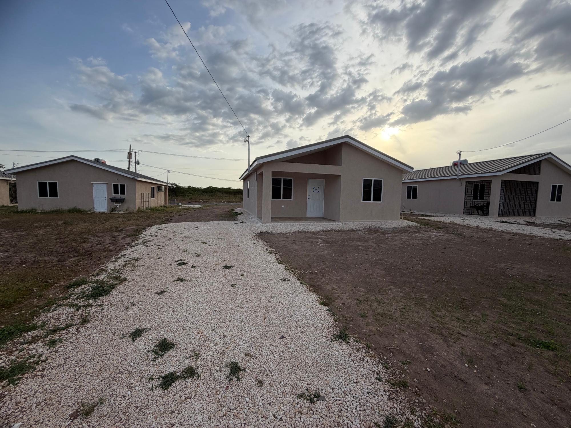House For Rent: WHIM ESTATES, Old Harbour | $100,000 photo 2