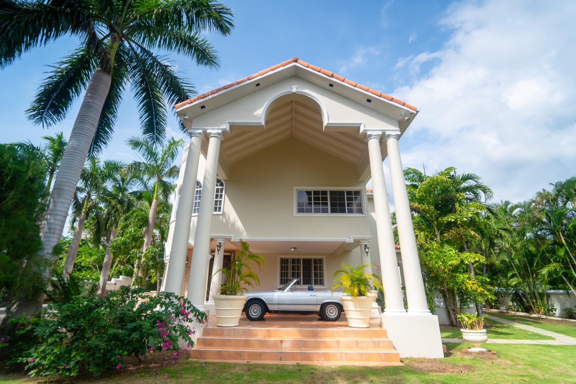 House For Sale: GROSVENOR HEIGHTS, Kingston 8 | $1,200,000 photo 2
