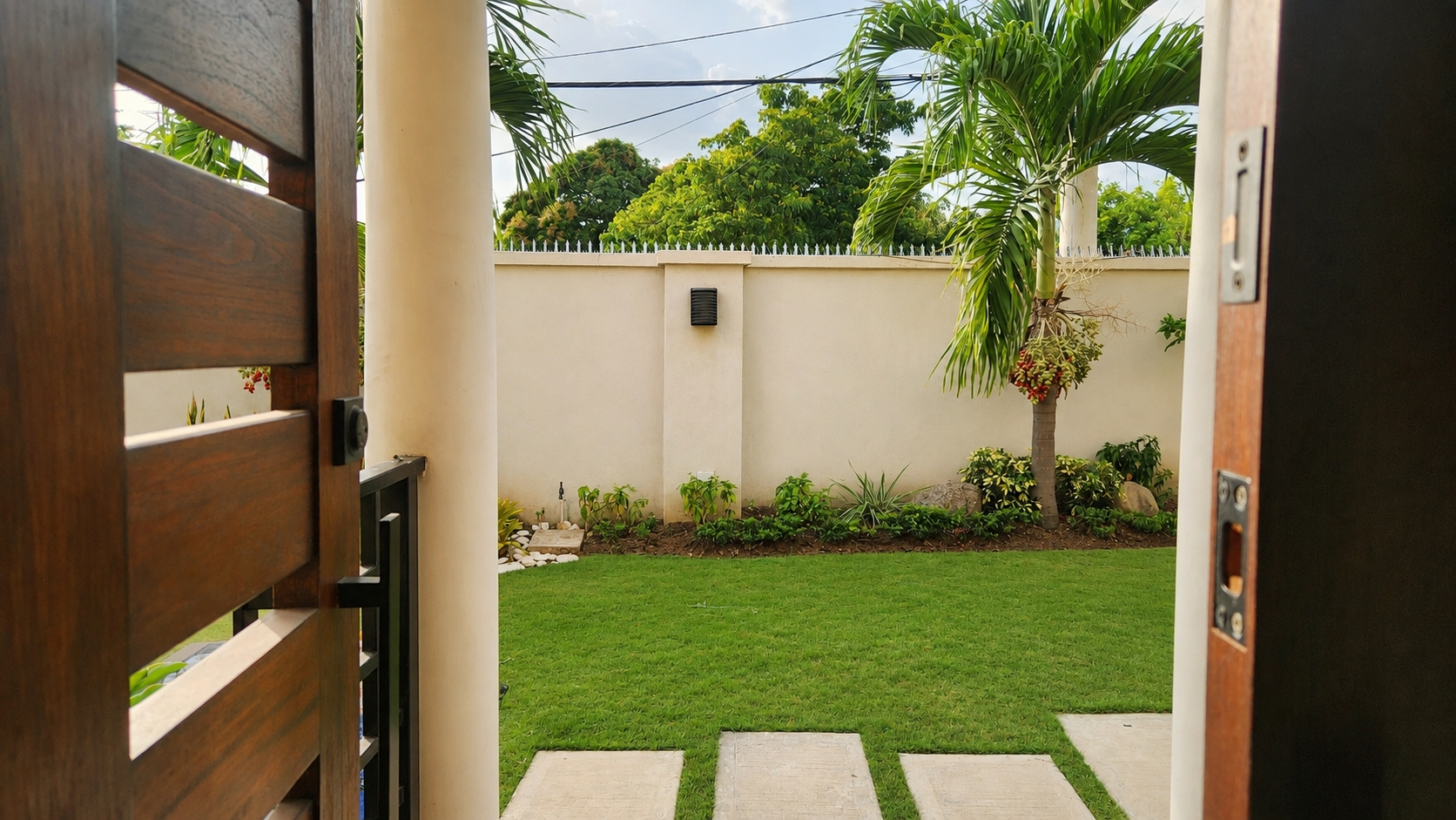 Apartment For Rent: MERRIVALE CLOSE, KINGSTON, Kingston 8 | $1,500 photo 2