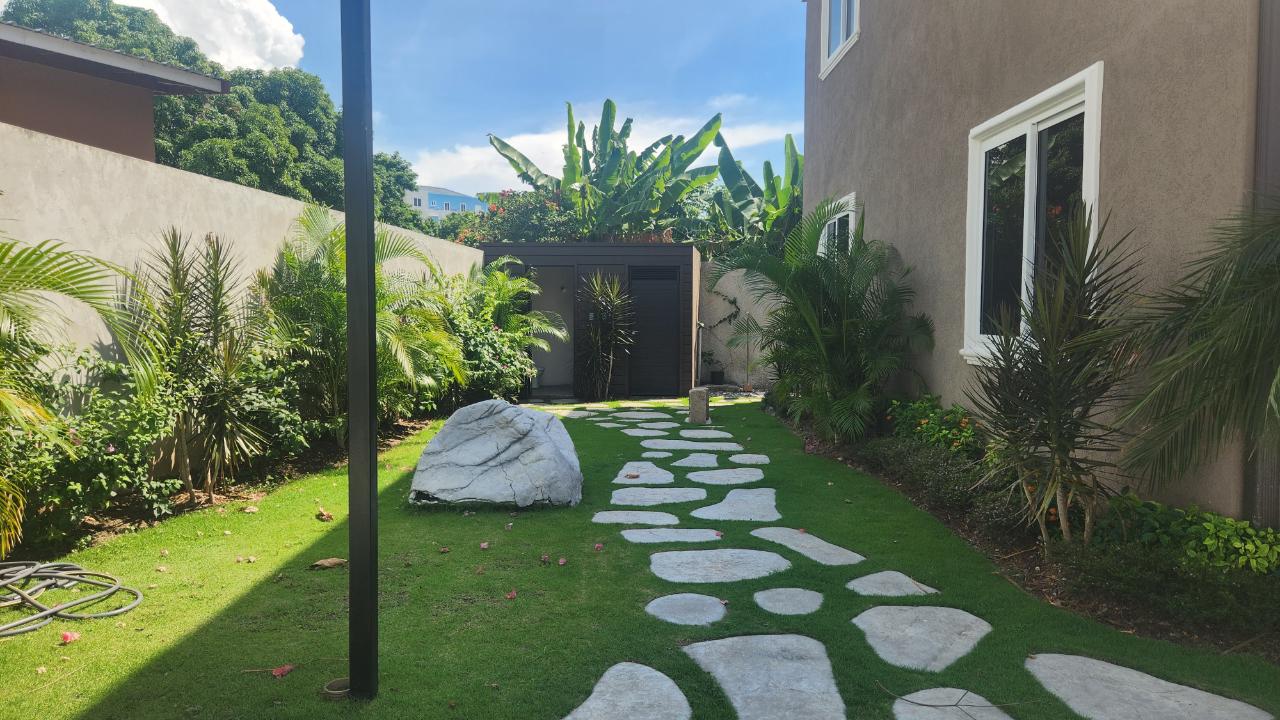 Apartment For Rent: MERRIVALE CLOSE, KINGSTON, Kingston 8 | $1,500 photo 23