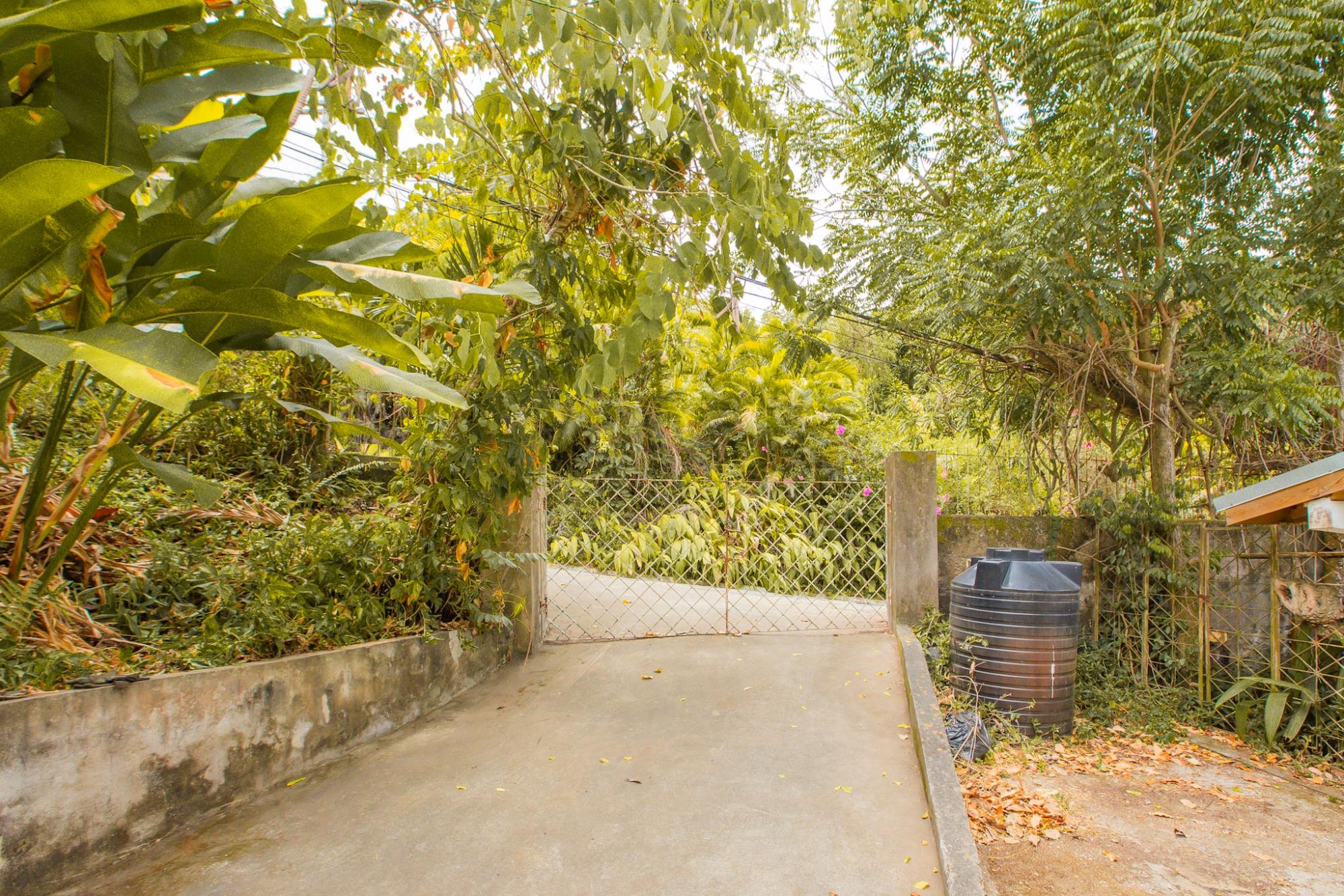 House For Rent: RIVERSIDE HEIGHTS, GORDON, Gordon Town P.O. | $200,000 photo 3