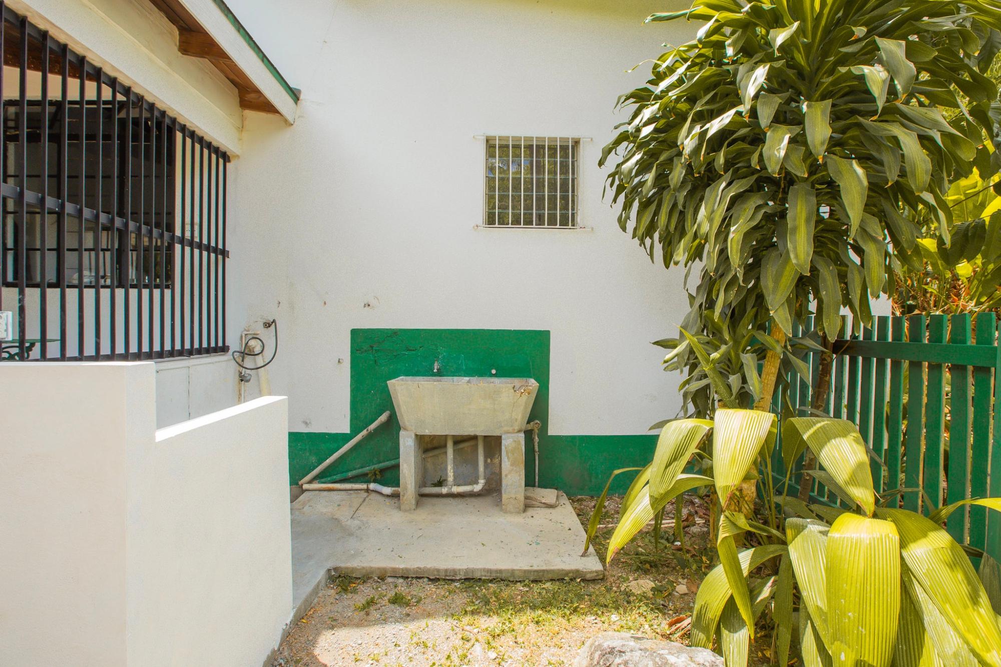 House For Rent: RIVERSIDE HEIGHTS, GORDON, Gordon Town P.O. | $200,000 photo 15