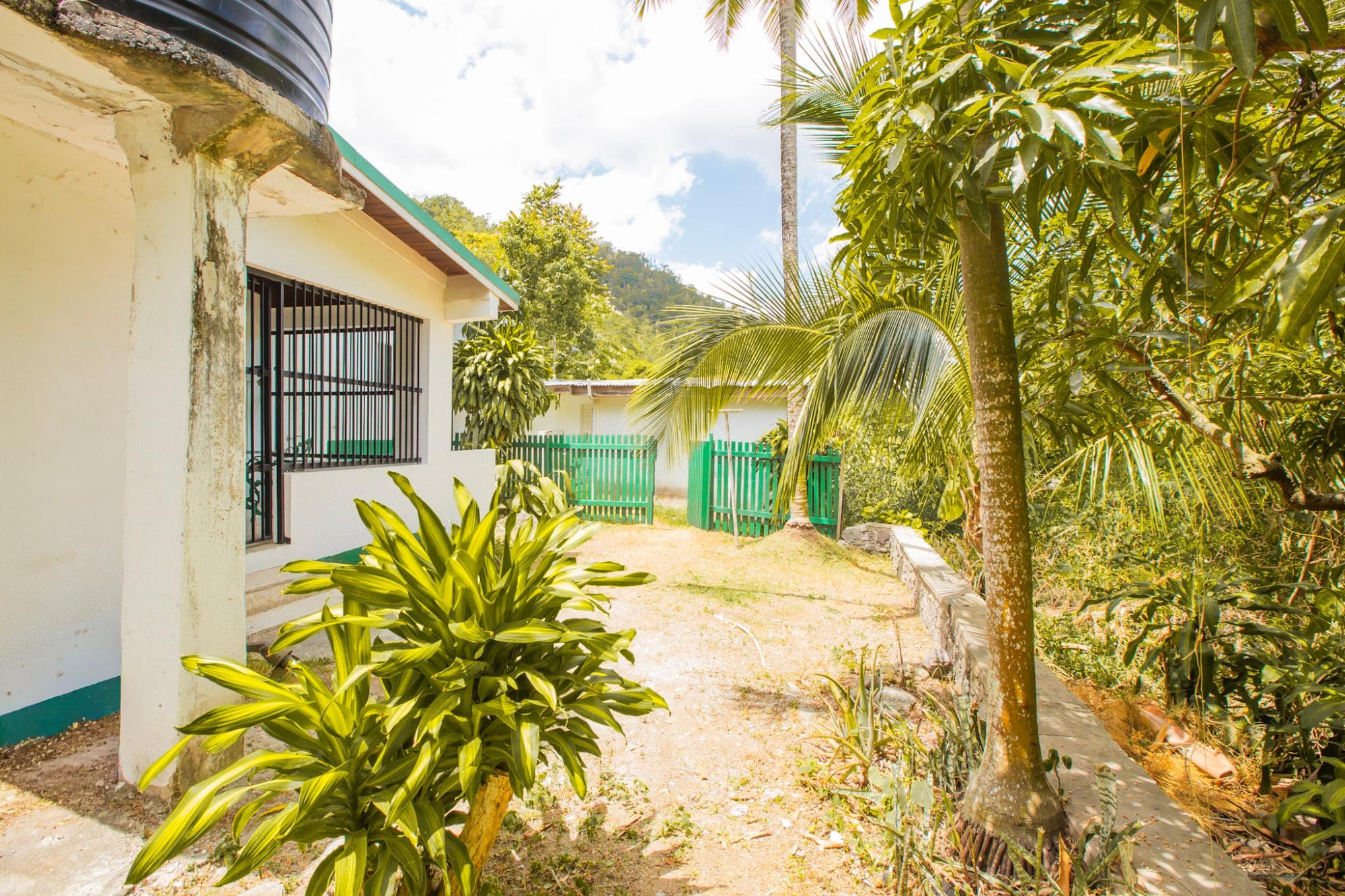 House For Rent: RIVERSIDE HEIGHTS, GORDON, Gordon Town P.O. | $200,000 photo 17