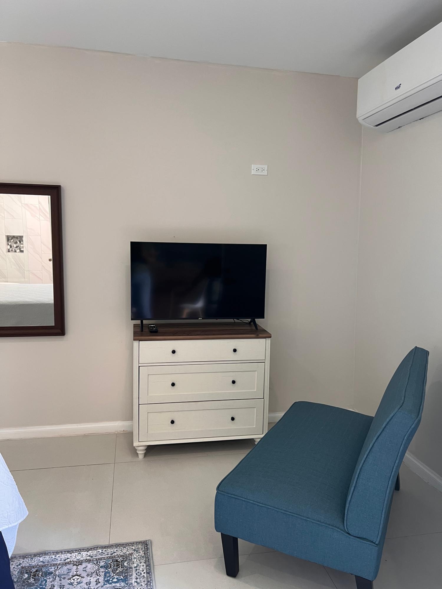 Apartment For Rent: THE BOARDWALK SHOPPING VI, Negril | $1,600 photo 6