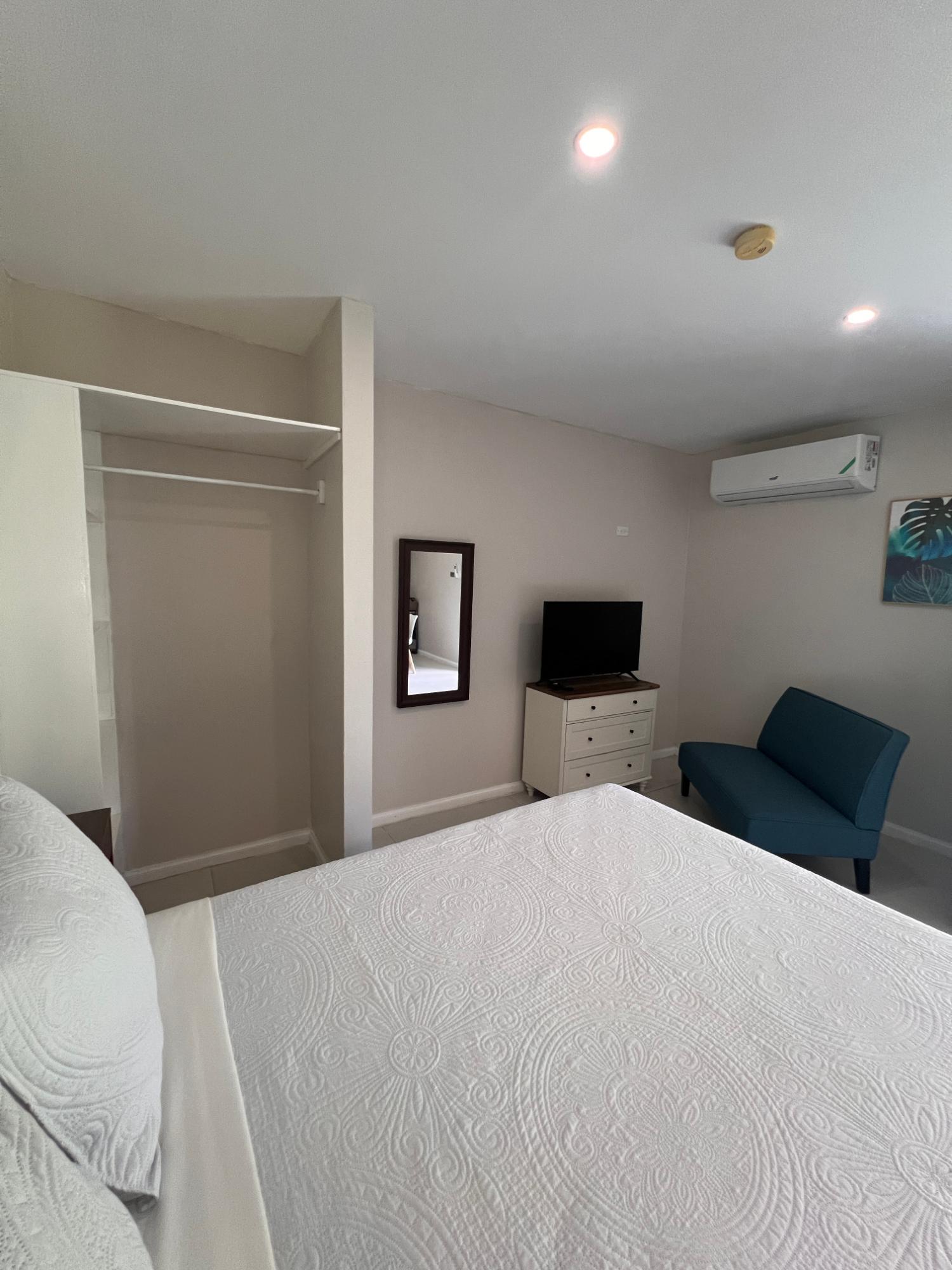 Apartment For Rent: THE BOARDWALK SHOPPING VI, Negril | $1,600