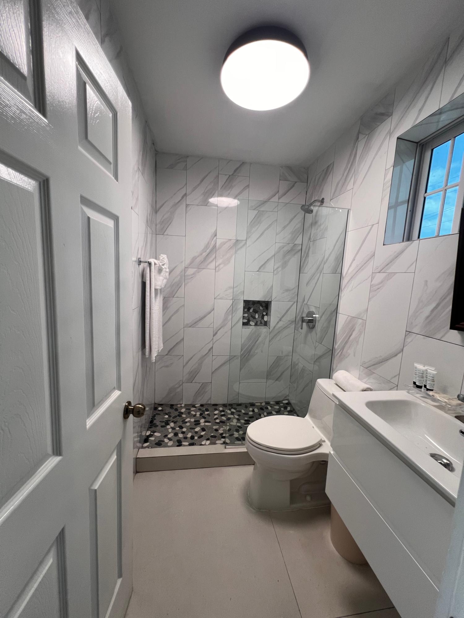 Apartment For Rent: THE BOARDWALK SHOPPING VI, Negril | $1,600 photo 4