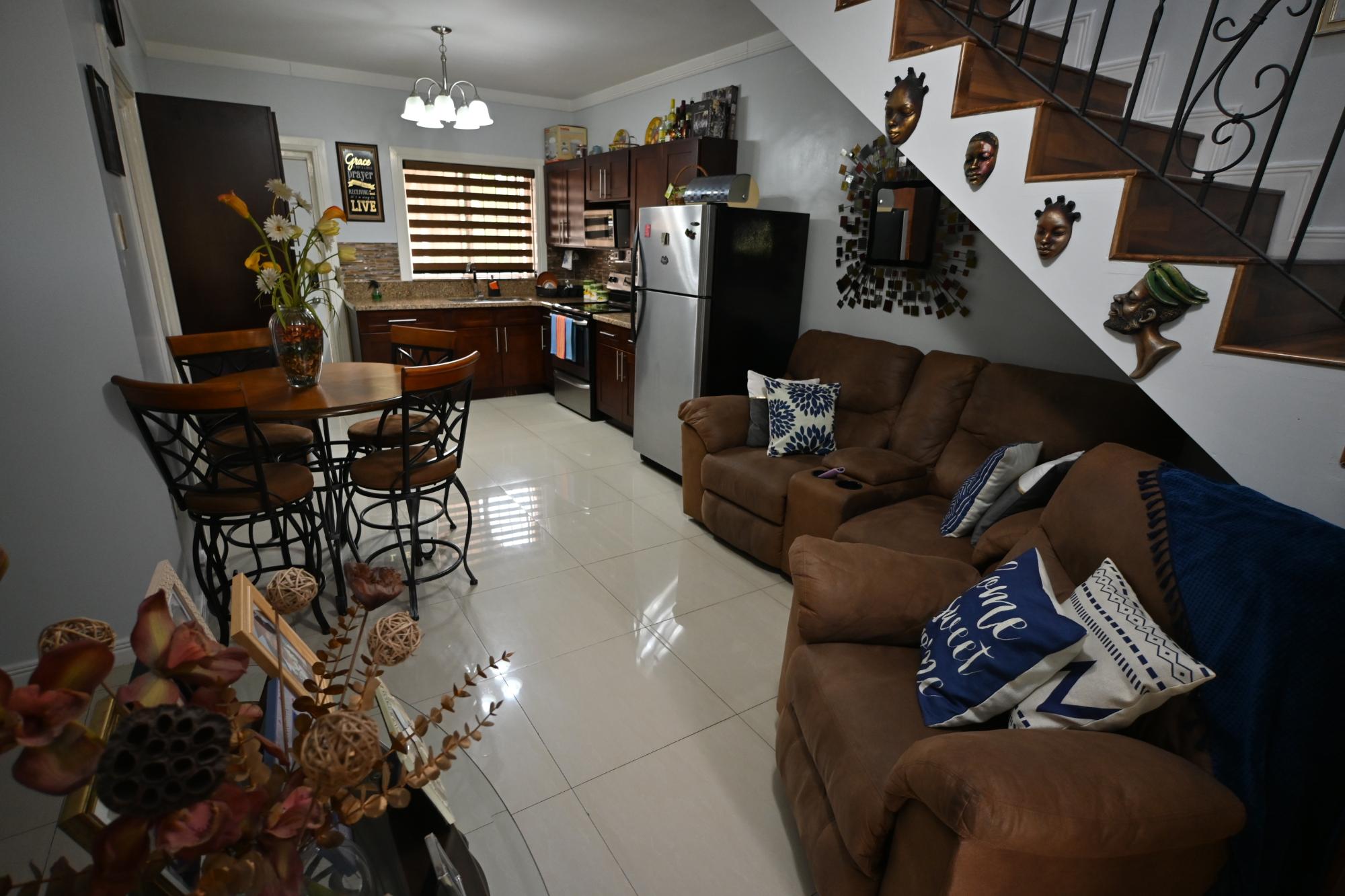 Apartment For Sale: DUKHARAN AVENUE, Kingston 8 | $46,000,000 photo 3