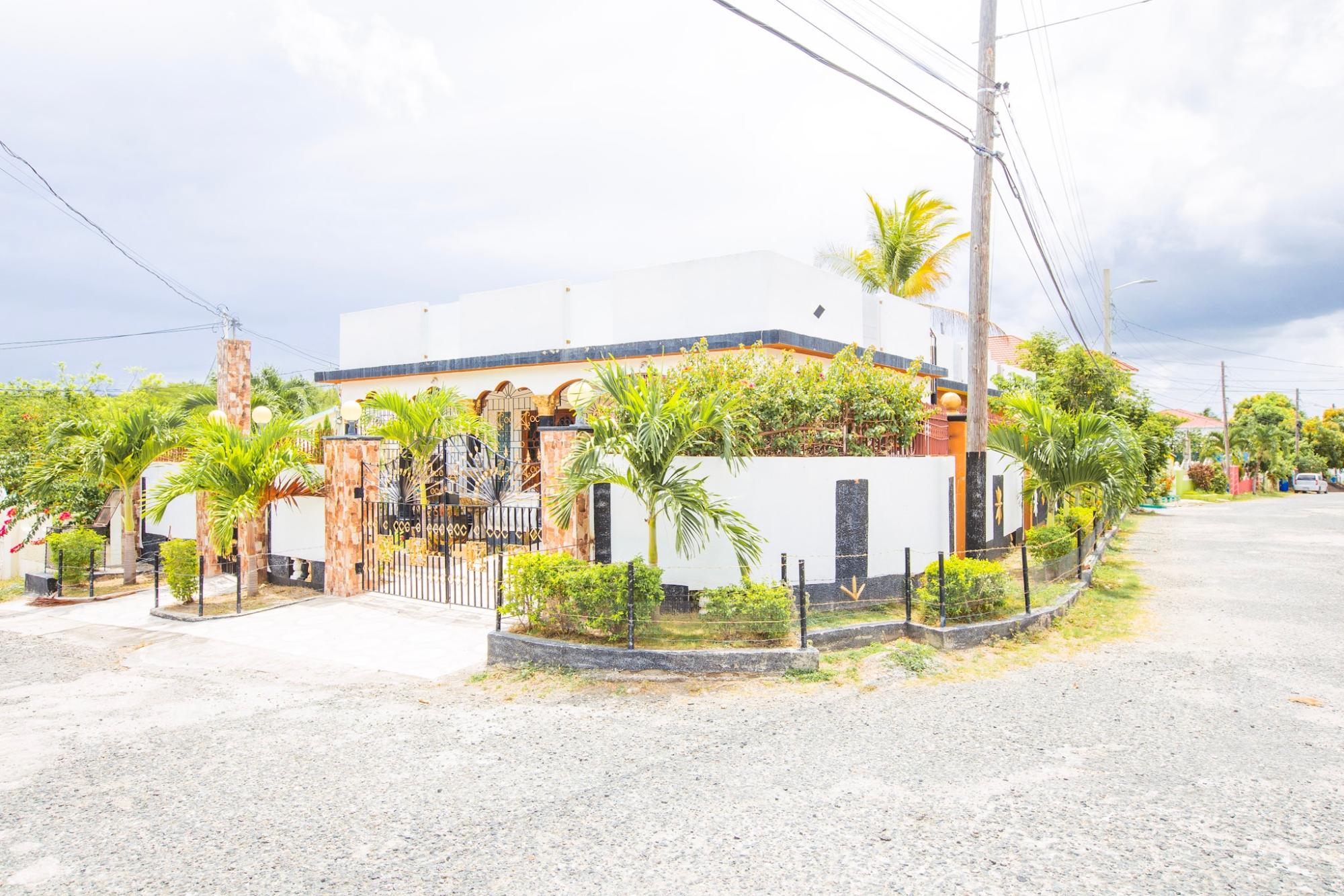 House For Sale: CLAREMONT TERRACE, Old Harbour | $35,000,000 photo 2