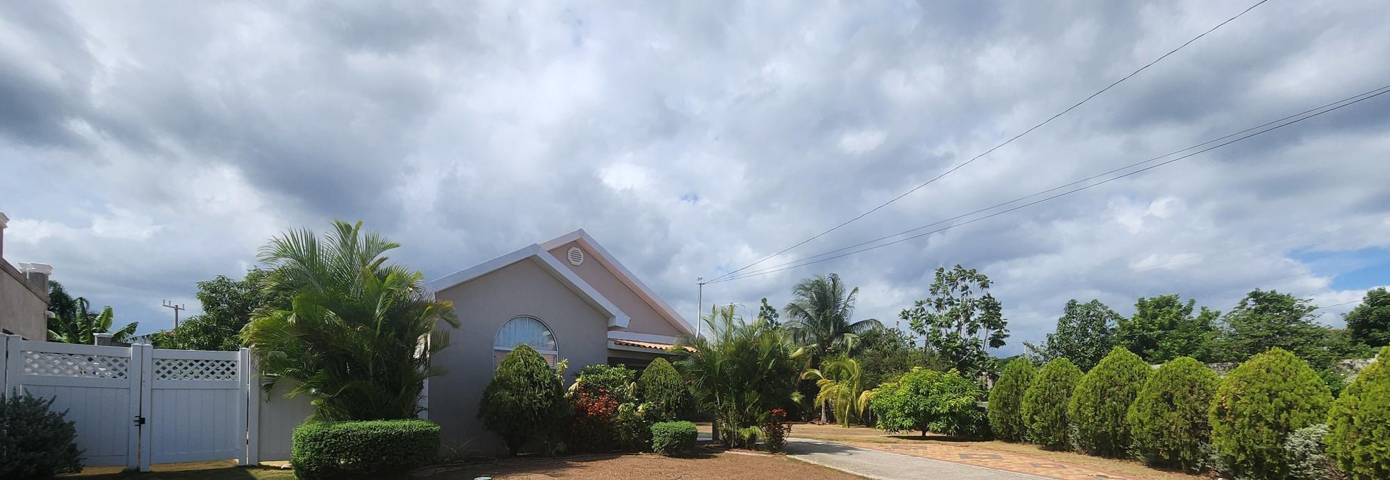 House For Rent: ELIA TADDEO COURSE, Caymanas | $1,150 photo 12