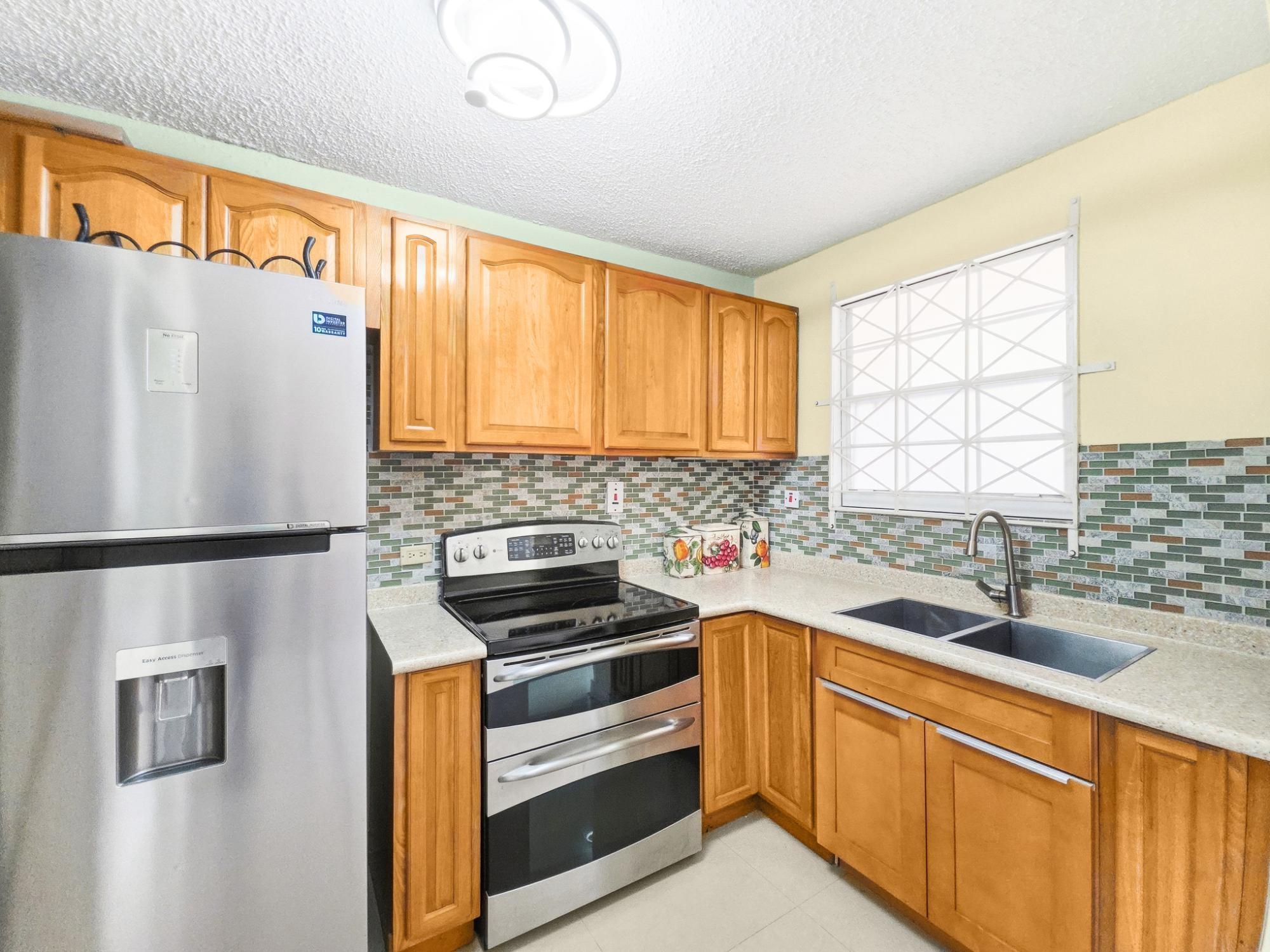Apartment For Rent: SURBITON ROAD, Kingston 10 | $1,200 photo 3