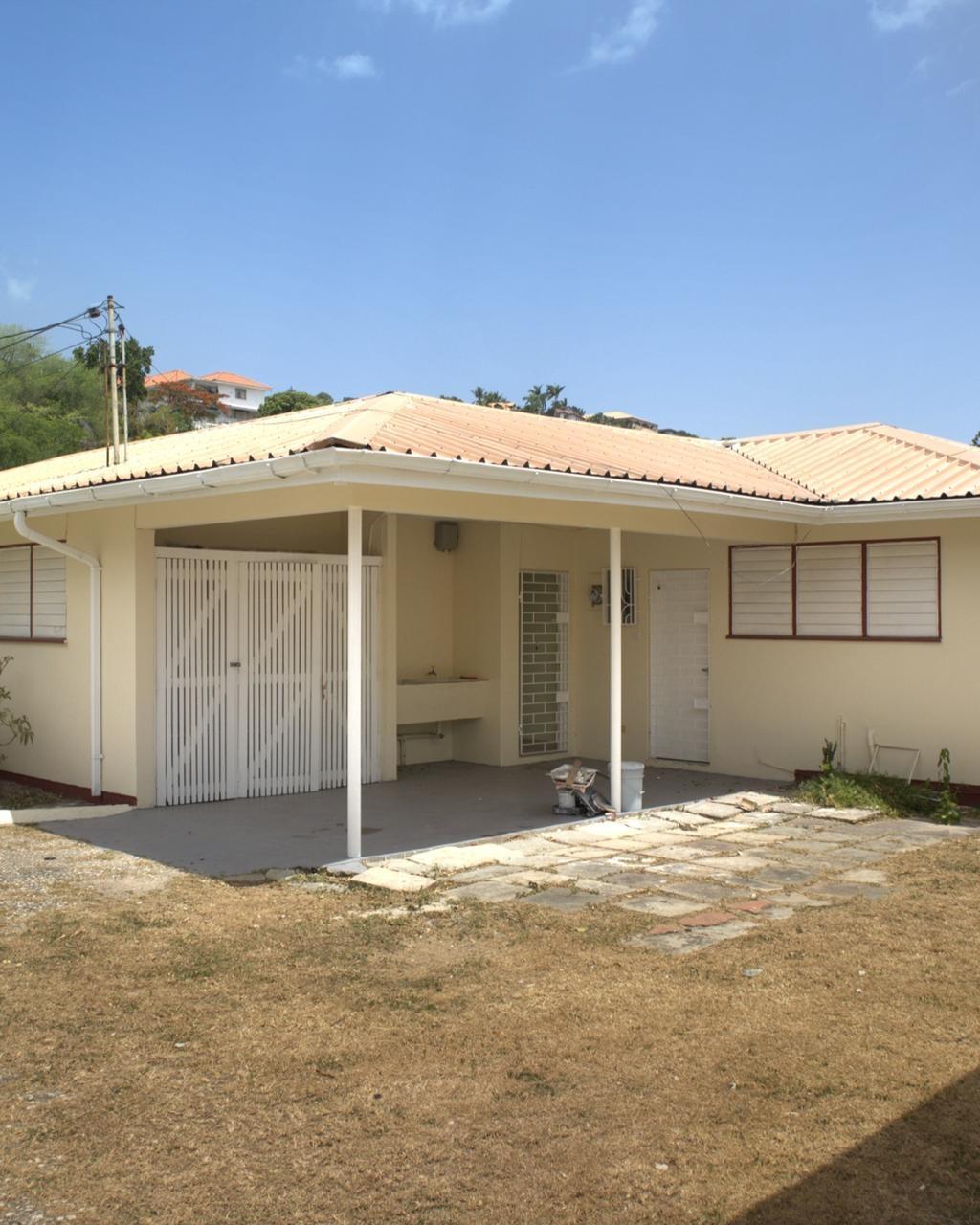 House For Rent: AVESBURY AVENUE, Kingston 6 | $200,000 photo 6