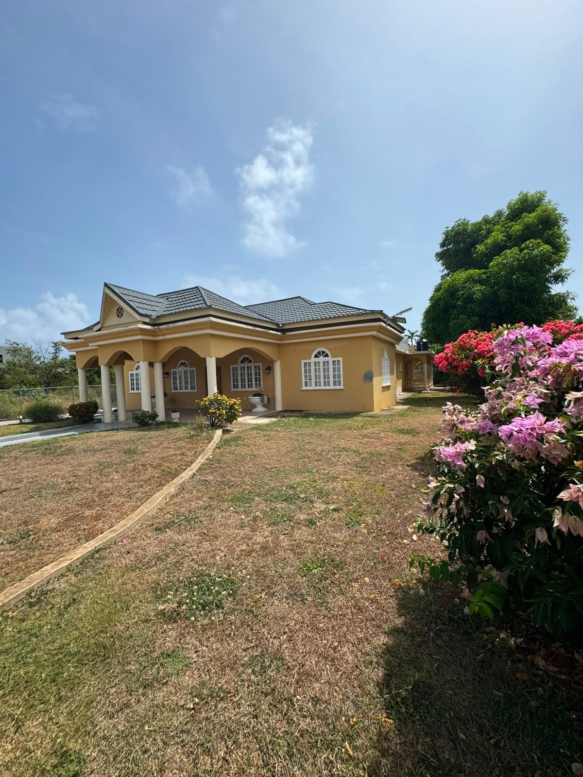 House For Rent: GREENSVIEW DR. CORAL GARD, Cornwall | $800 photo 24