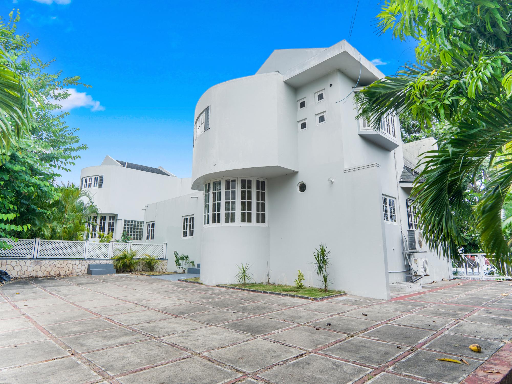 Townhouse For Rent: UPPER MARKWAY, Kingston 8 | $360,000