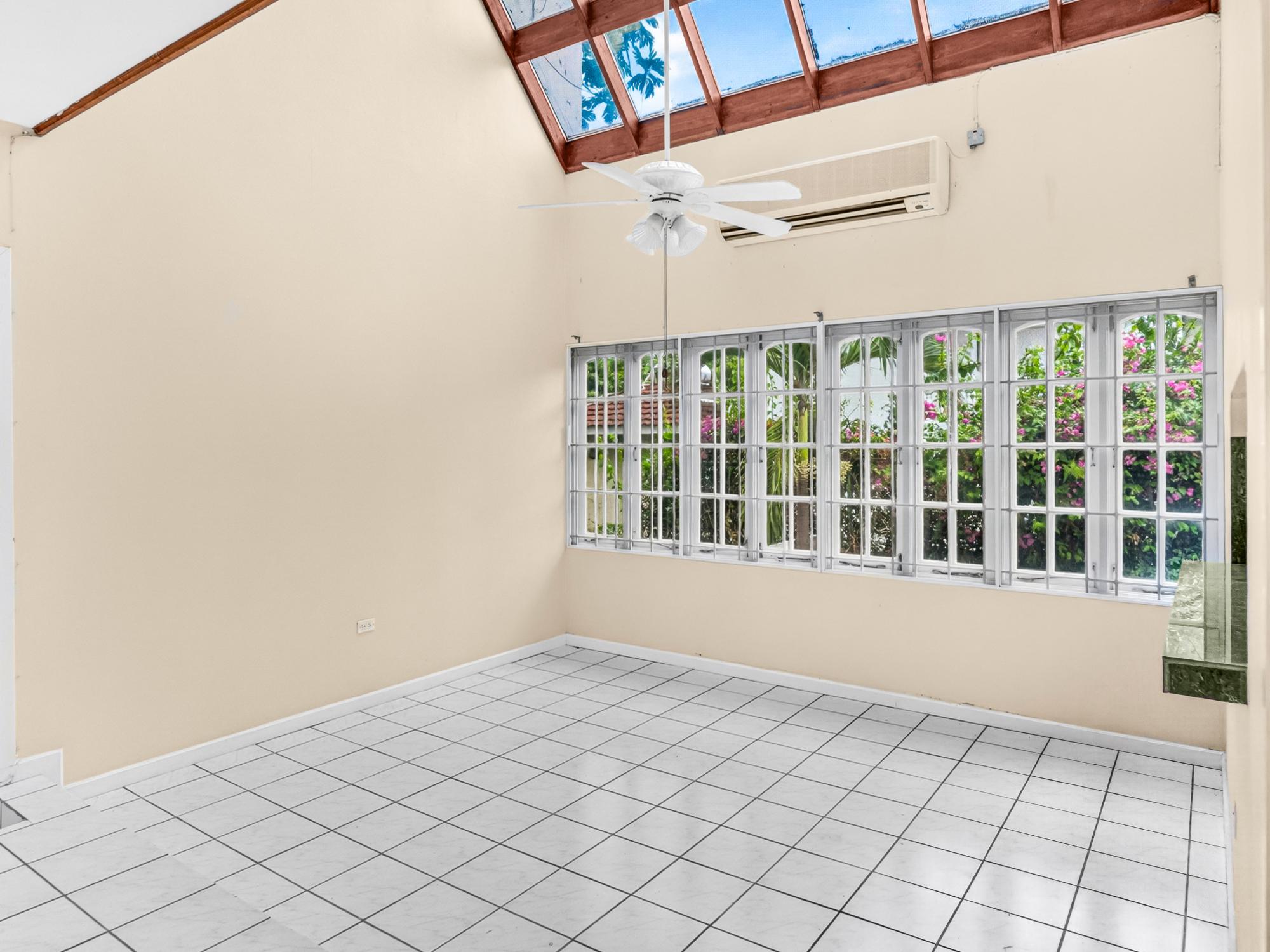 Townhouse For Rent: UPPER MARKWAY, Kingston 8 | $360,000 photo 4