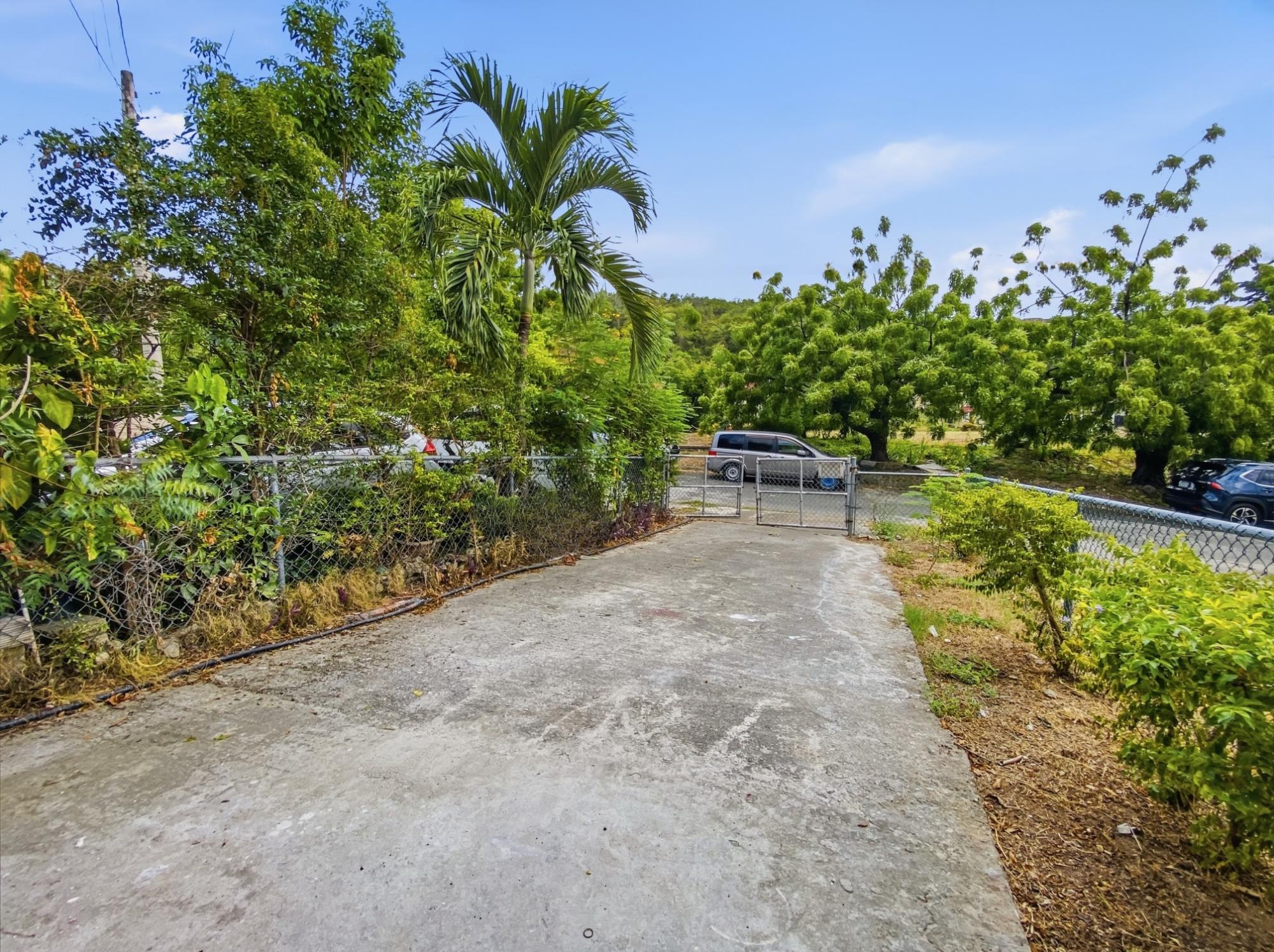 Townhouse For Rent: PINES OF KARACHI, Kingston 7 | $190,000 photo 3