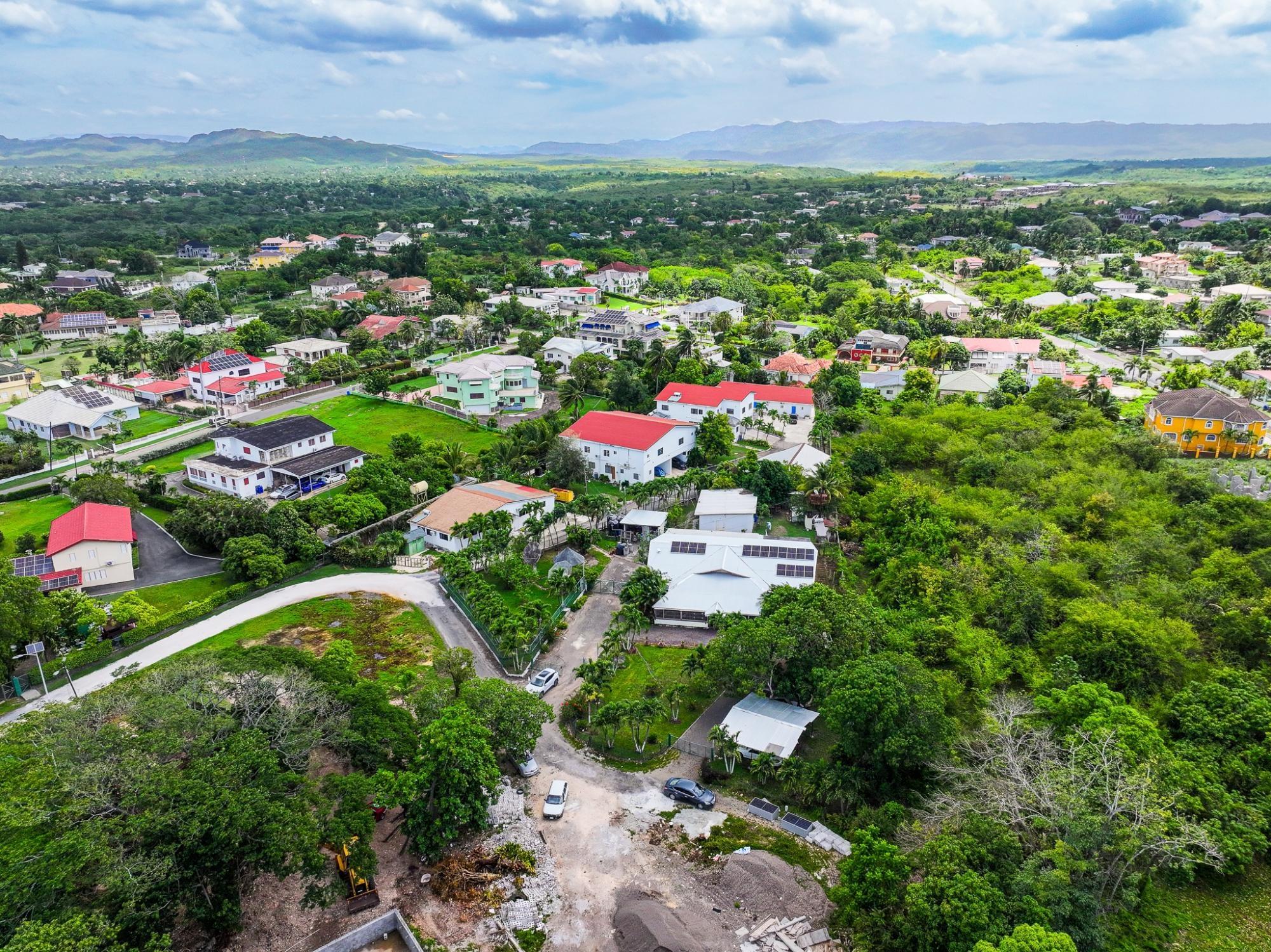 Apartment For Sale: TRENTON ROAD, May Pen | $2,300,000 photo 2