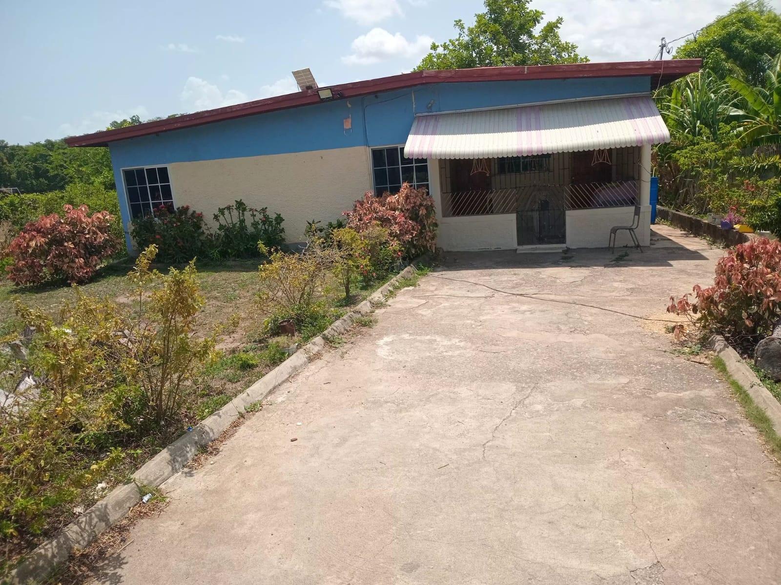 House For Sale: GLENMUIR CLOSE, May Pen | $20,000,000