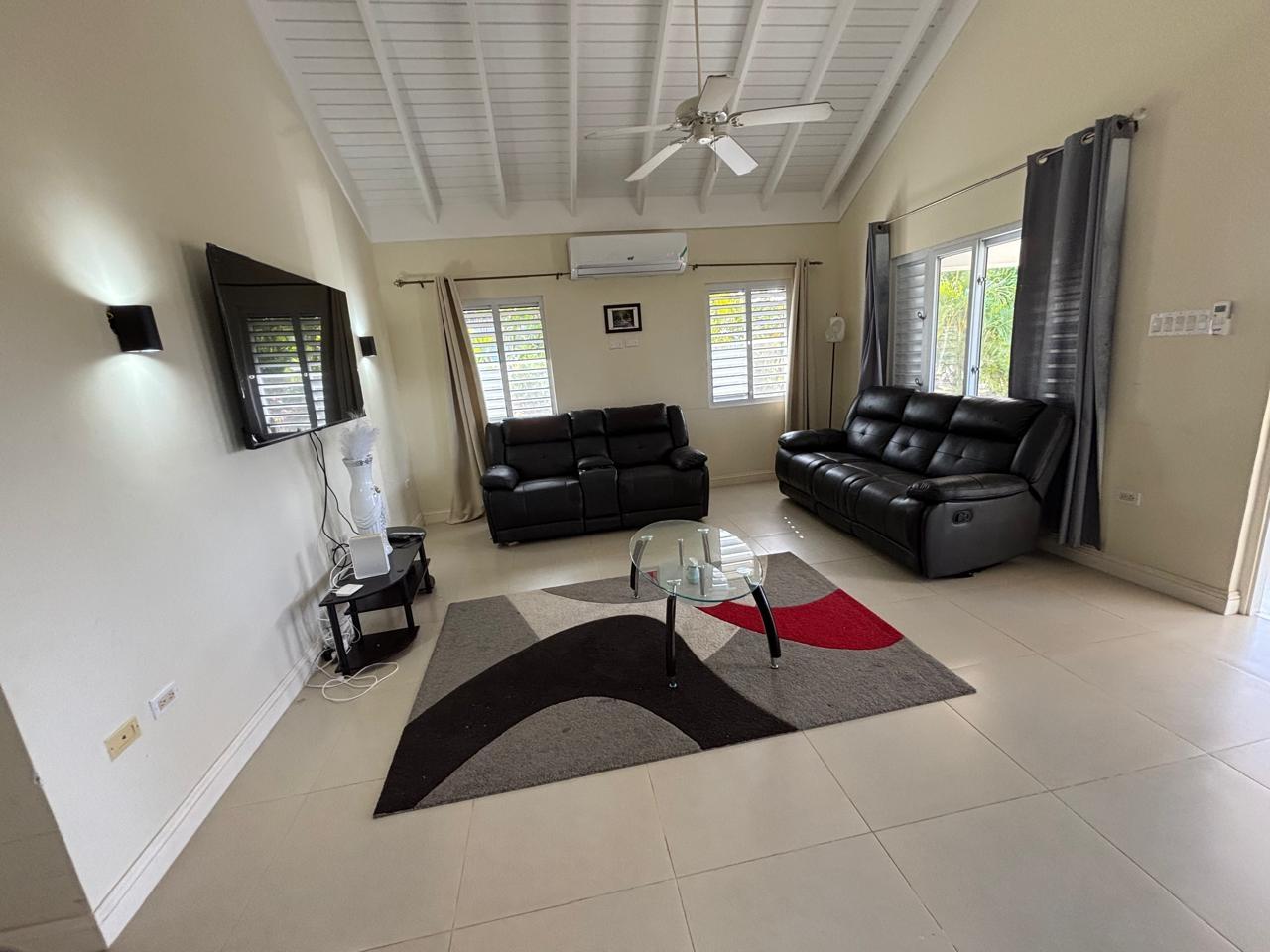 House For Rent: PAPAYA AVENUE, Richmond | $1,600 photo 4