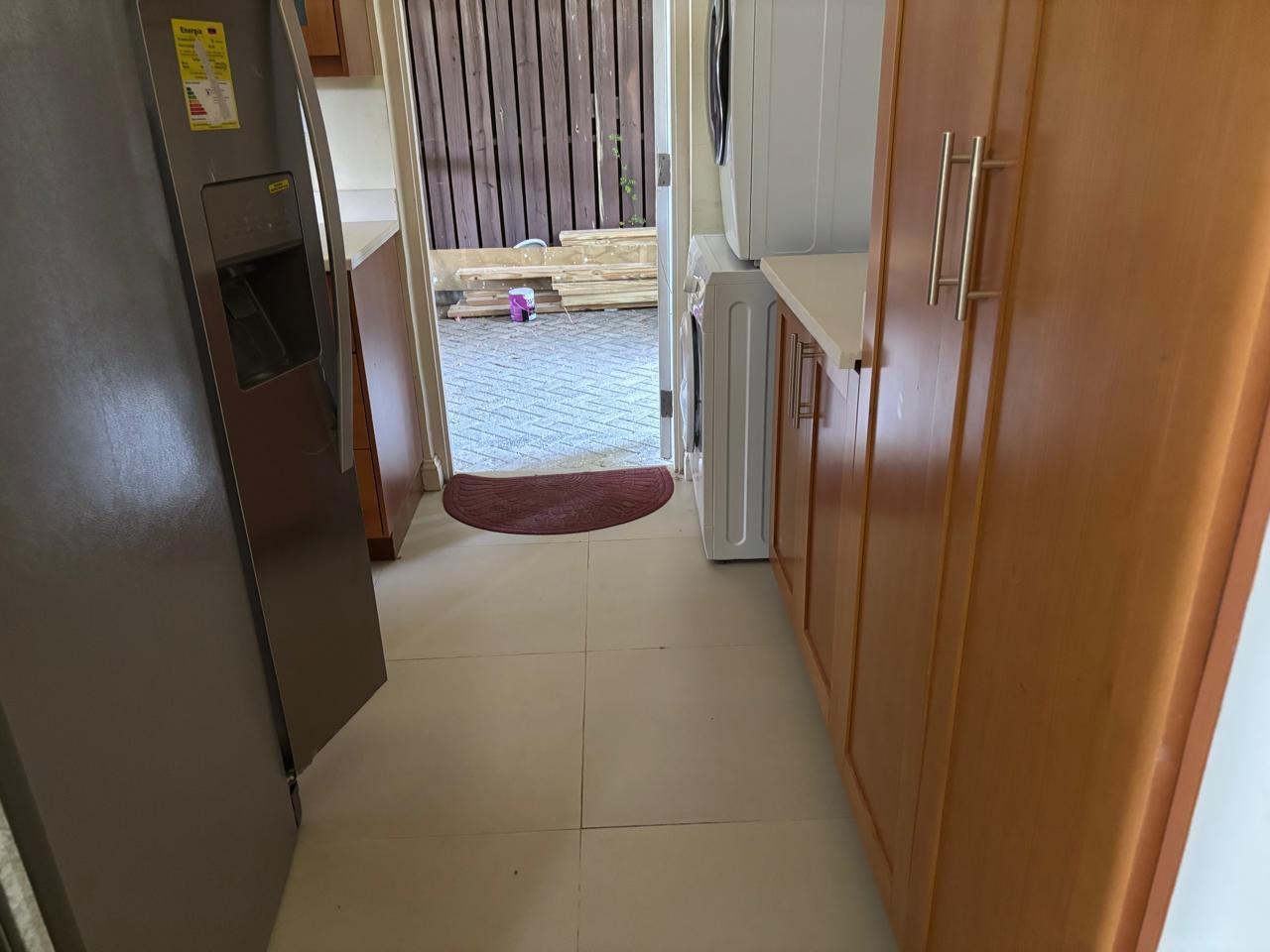 House For Rent: PAPAYA AVENUE, Richmond | $1,600 photo 8